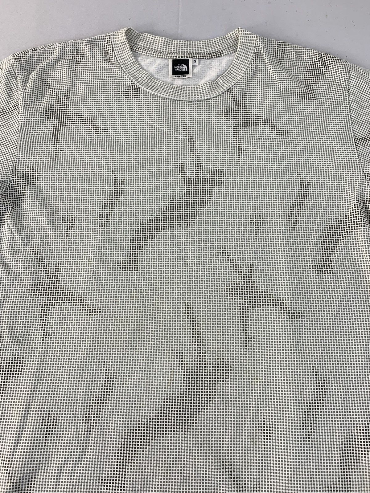 The North Face Hype The North Face Tek Tee Polkadot Over Printed Tee Size US M / EU 48-50 / 2 - 3 Thumbnail