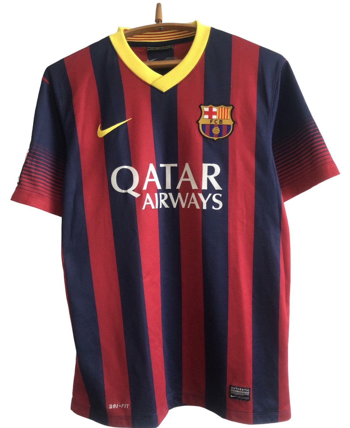Nike Nike Barcelona Messi soccer jersey Size US M / EU 48-50 / 2 - 2 Thumbnail