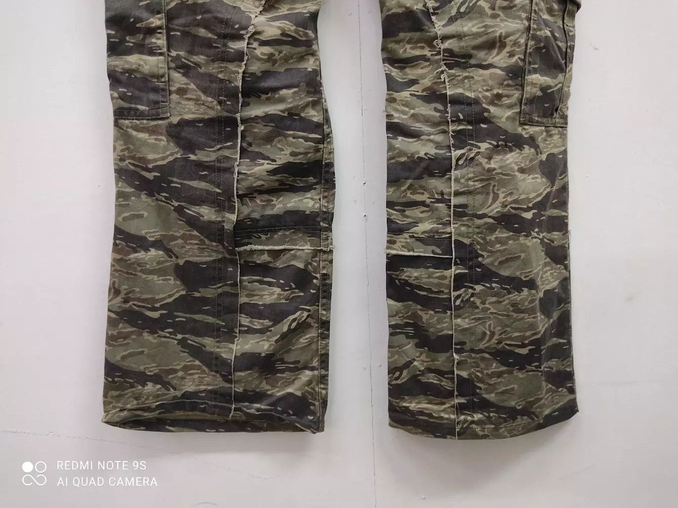 Roots 10 Pocket Tiger Stripe Root Three Multipocket Cargo Pants Size US 35 - 14 Thumbnail