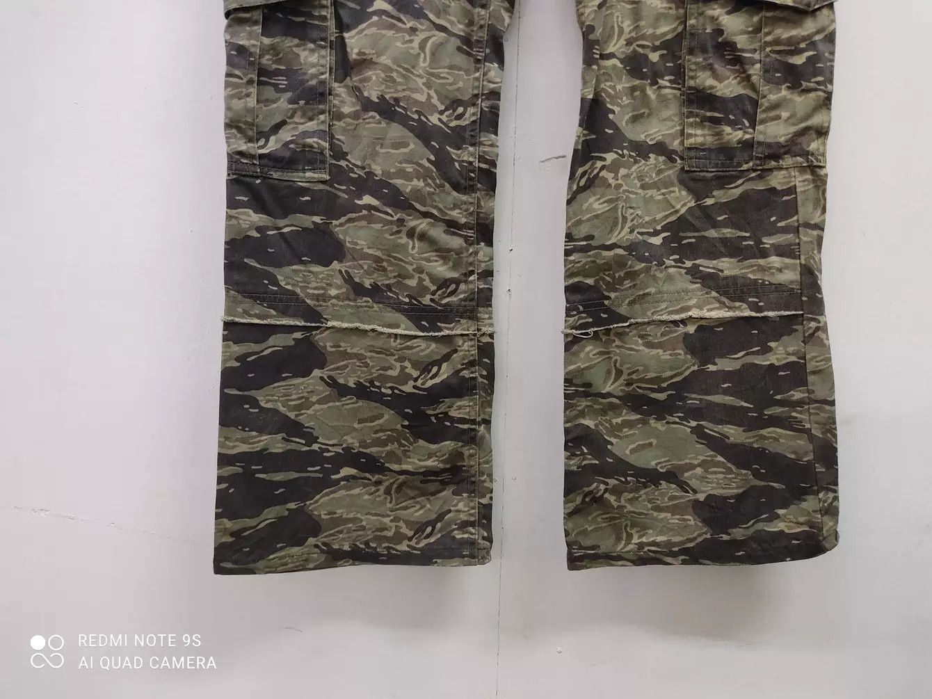 Roots 10 Pocket Tiger Stripe Root Three Multipocket Cargo Pants Size US 35 - 4 Thumbnail