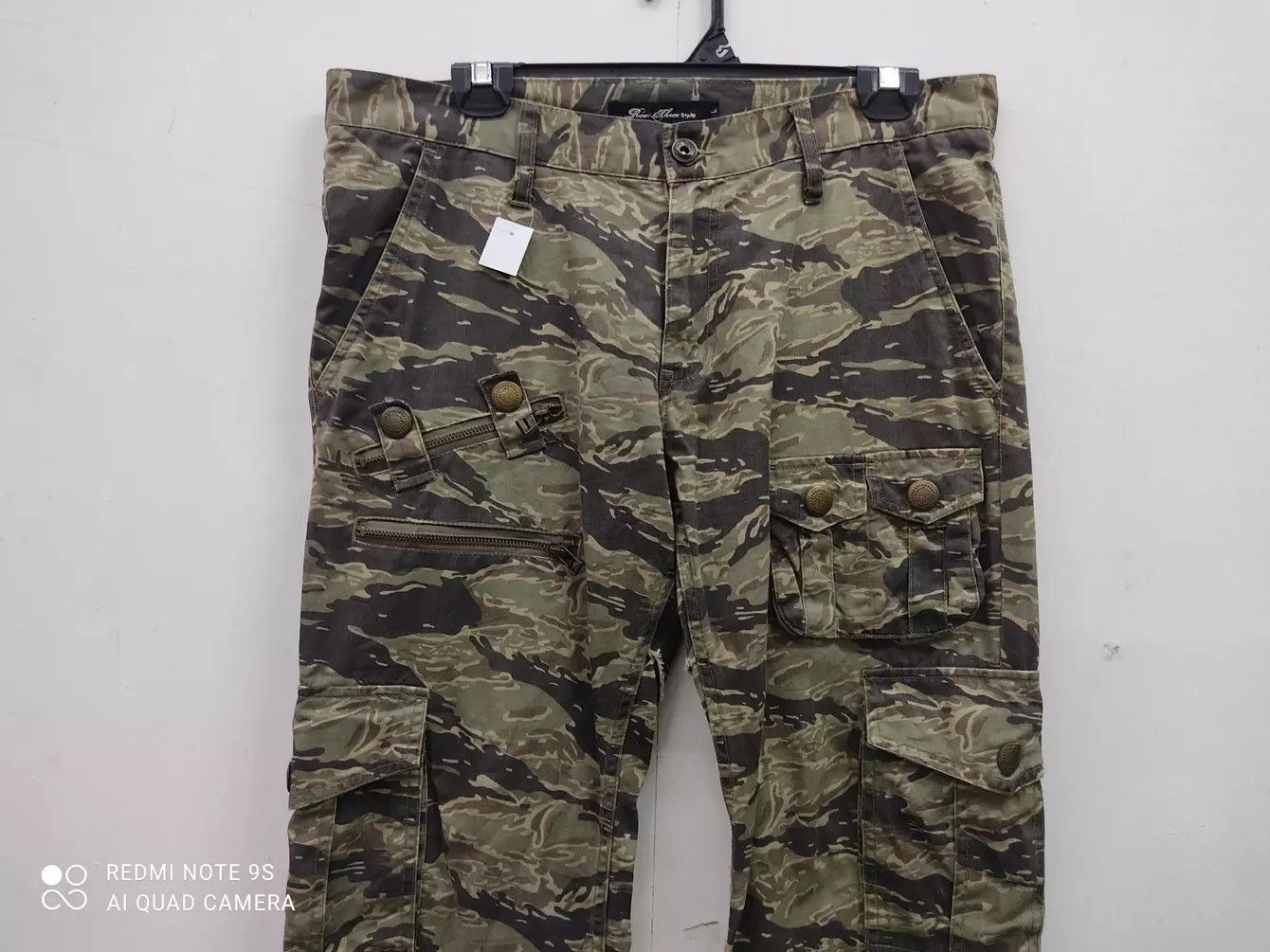 Roots 10 Pocket Tiger Stripe Root Three Multipocket Cargo Pants Size US 35 - 2 Thumbnail