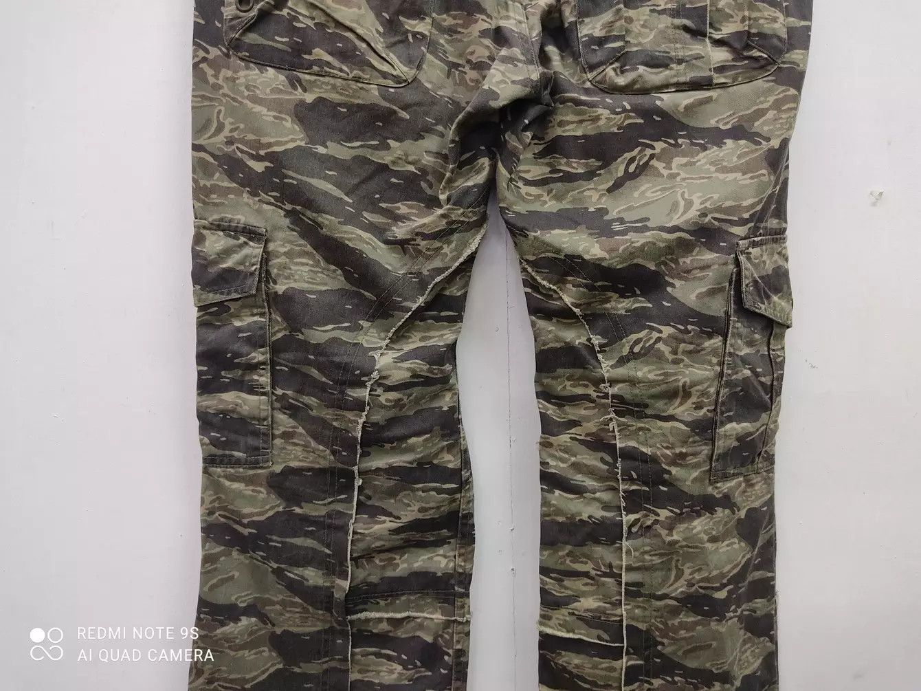 Roots 10 Pocket Tiger Stripe Root Three Multipocket Cargo Pants Size US 35 - 13 Thumbnail