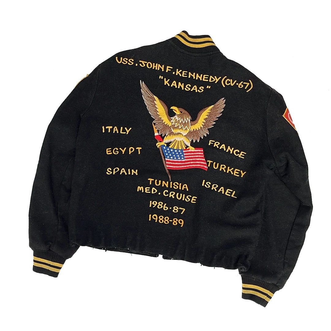 80s USS CORAL SEA Souvenir スーベニアジャケット 短丈 80s u.s navy tour jacket souvenir jacket 80s USS CORAL SEA