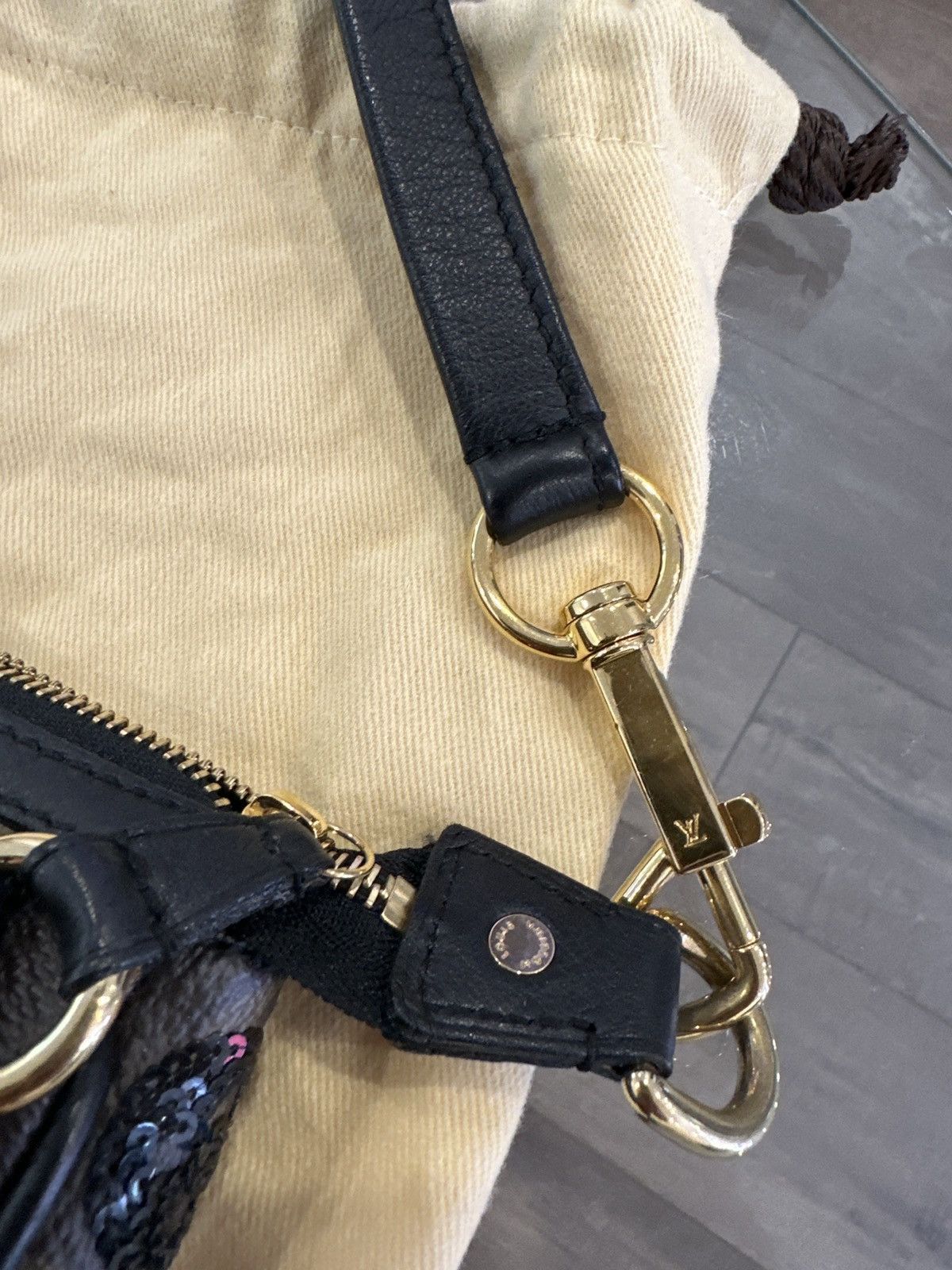 Louis Vuitton RARE Louis Vuitton eclipse pochette monogram sequin Size ONE SIZE - 7 Thumbnail