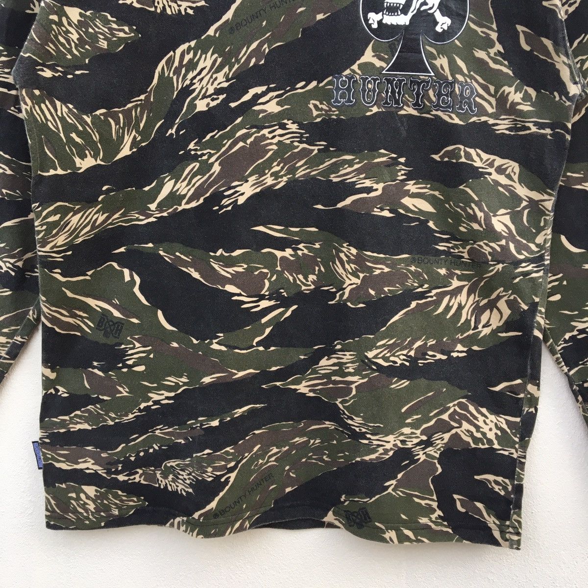 Bounty Hunter RARE‼️BOUNTY HUNTER TIGER STRIPE DESIGN LONGSLEEVE T-SHIRT Size US M / EU 48-50 / 2 - 10 Thumbnail