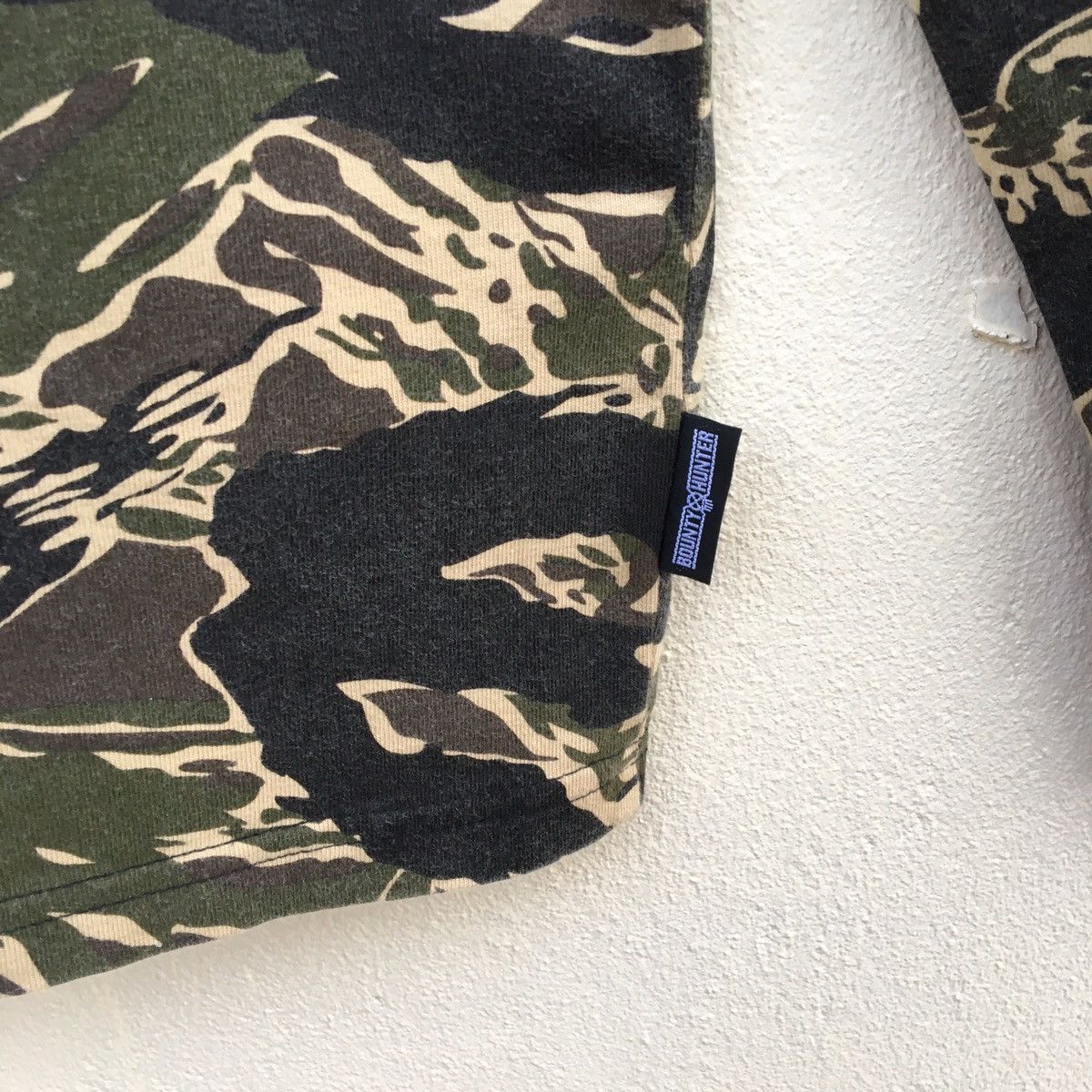 Bounty Hunter RARE‼️BOUNTY HUNTER TIGER STRIPE DESIGN LONGSLEEVE T-SHIRT Size US M / EU 48-50 / 2 - 7 Thumbnail