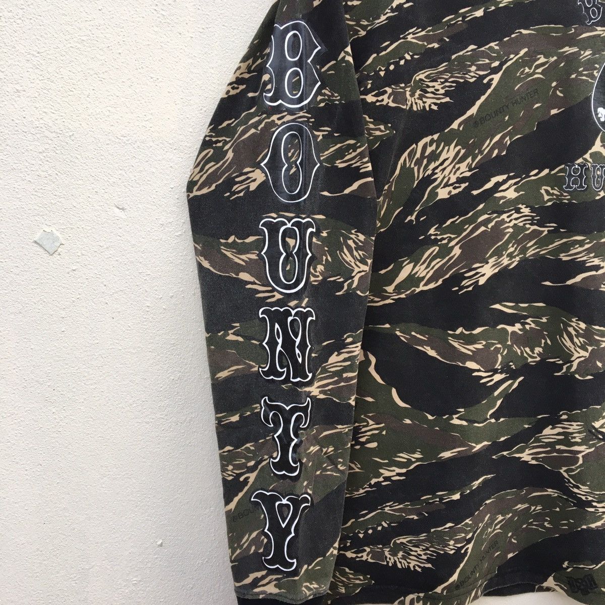Bounty Hunter RARE‼️BOUNTY HUNTER TIGER STRIPE DESIGN LONGSLEEVE T-SHIRT Size US M / EU 48-50 / 2 - 15 Thumbnail
