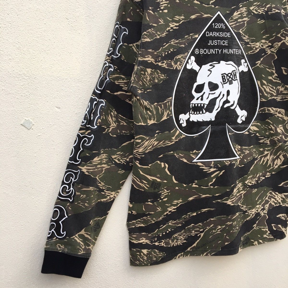 Bounty Hunter RARE‼️BOUNTY HUNTER TIGER STRIPE DESIGN LONGSLEEVE T-SHIRT Size US M / EU 48-50 / 2 - 5 Thumbnail