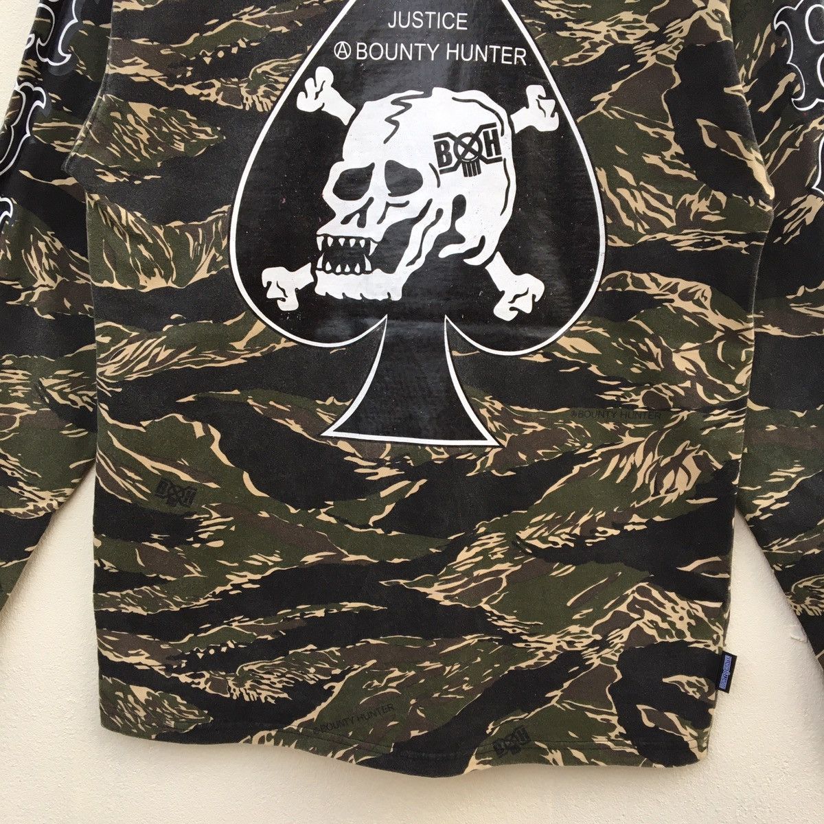 Bounty Hunter RARE‼️BOUNTY HUNTER TIGER STRIPE DESIGN LONGSLEEVE T-SHIRT Size US M / EU 48-50 / 2 - 3 Thumbnail
