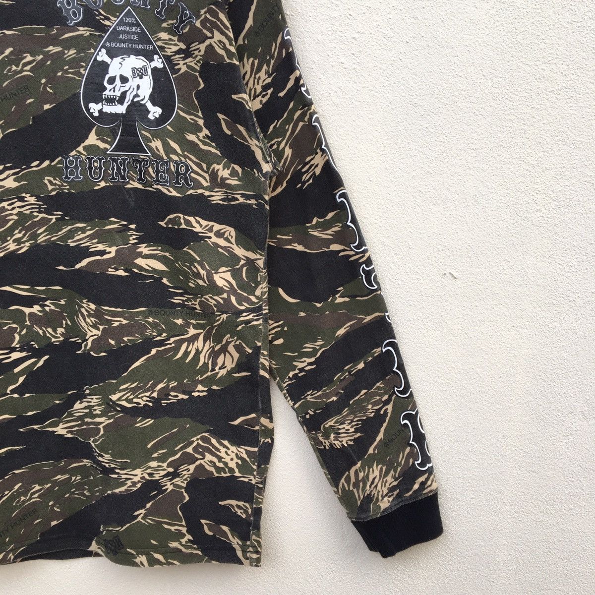 Bounty Hunter RARE‼️BOUNTY HUNTER TIGER STRIPE DESIGN LONGSLEEVE T-SHIRT Size US M / EU 48-50 / 2 - 11 Thumbnail