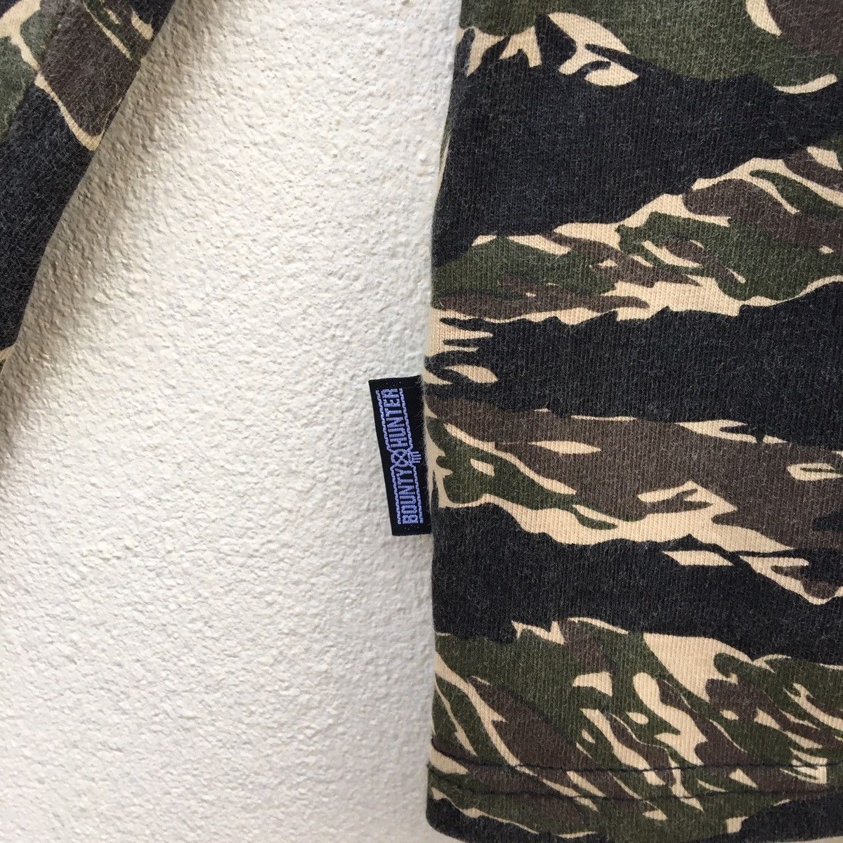 Bounty Hunter RARE‼️BOUNTY HUNTER TIGER STRIPE DESIGN LONGSLEEVE T-SHIRT Size US M / EU 48-50 / 2 - 13 Thumbnail