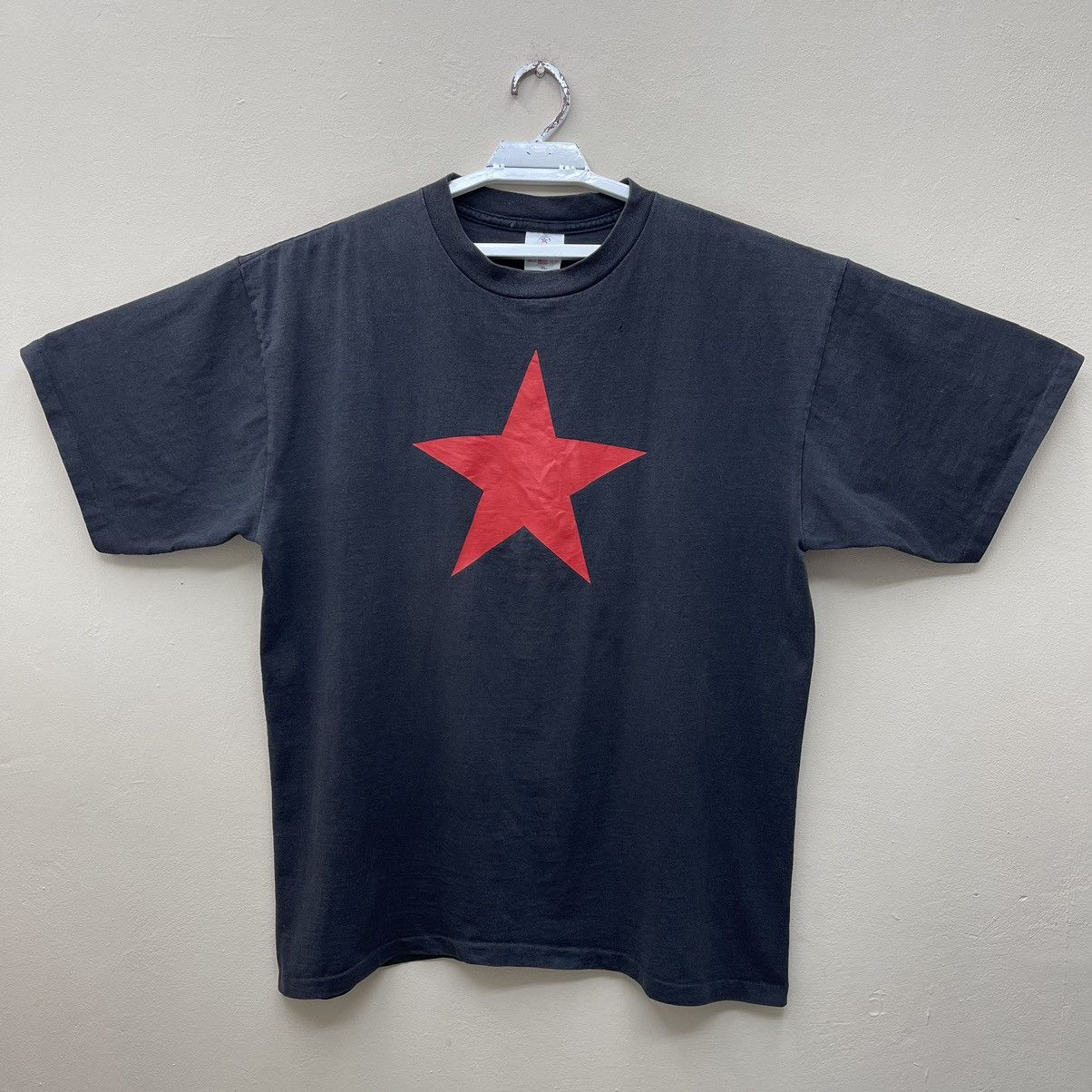 Other Vintage 90s Red Star Emoji T-Shirt Xlarge Single Stitch Size US XL / EU 56 / 4 - 1 Thumbnail