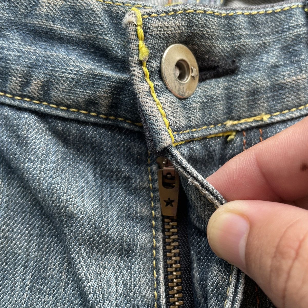 Levi's Vintage Clothing Vintage Levi’s Black Tag Star Faded Denim Jeans Pants W34 Size US 34 / EU 50 - 6 Thumbnail