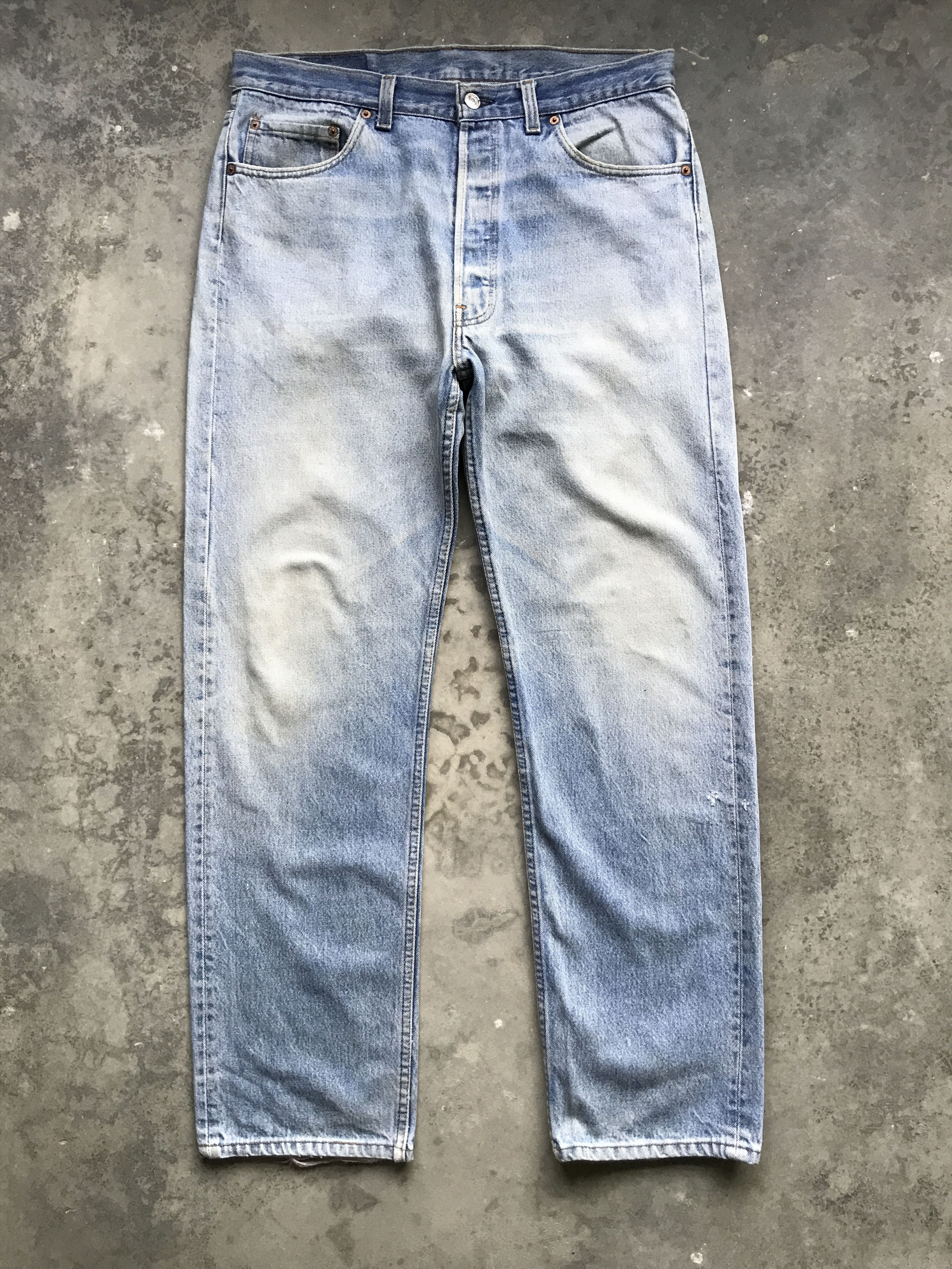 VLEV44 - Vintage 90s Levis 501xx Light Wash Jeans