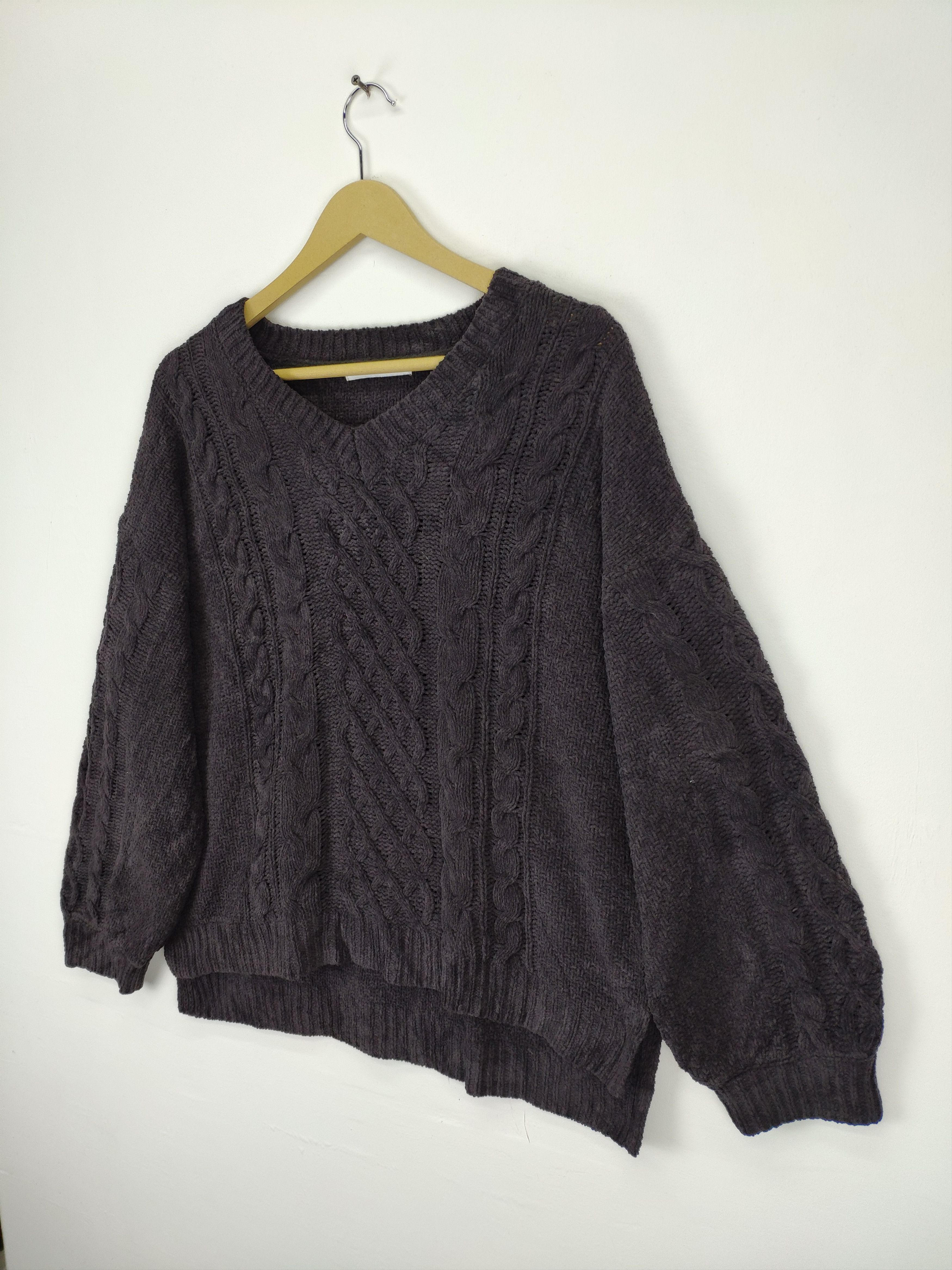 Aran Isles Knitwear × Japanese Brand × Vintage Vintage Wool Sweater Cable Knit V Neck Size L / US 10 / IT 46 - 2 Thumbnail