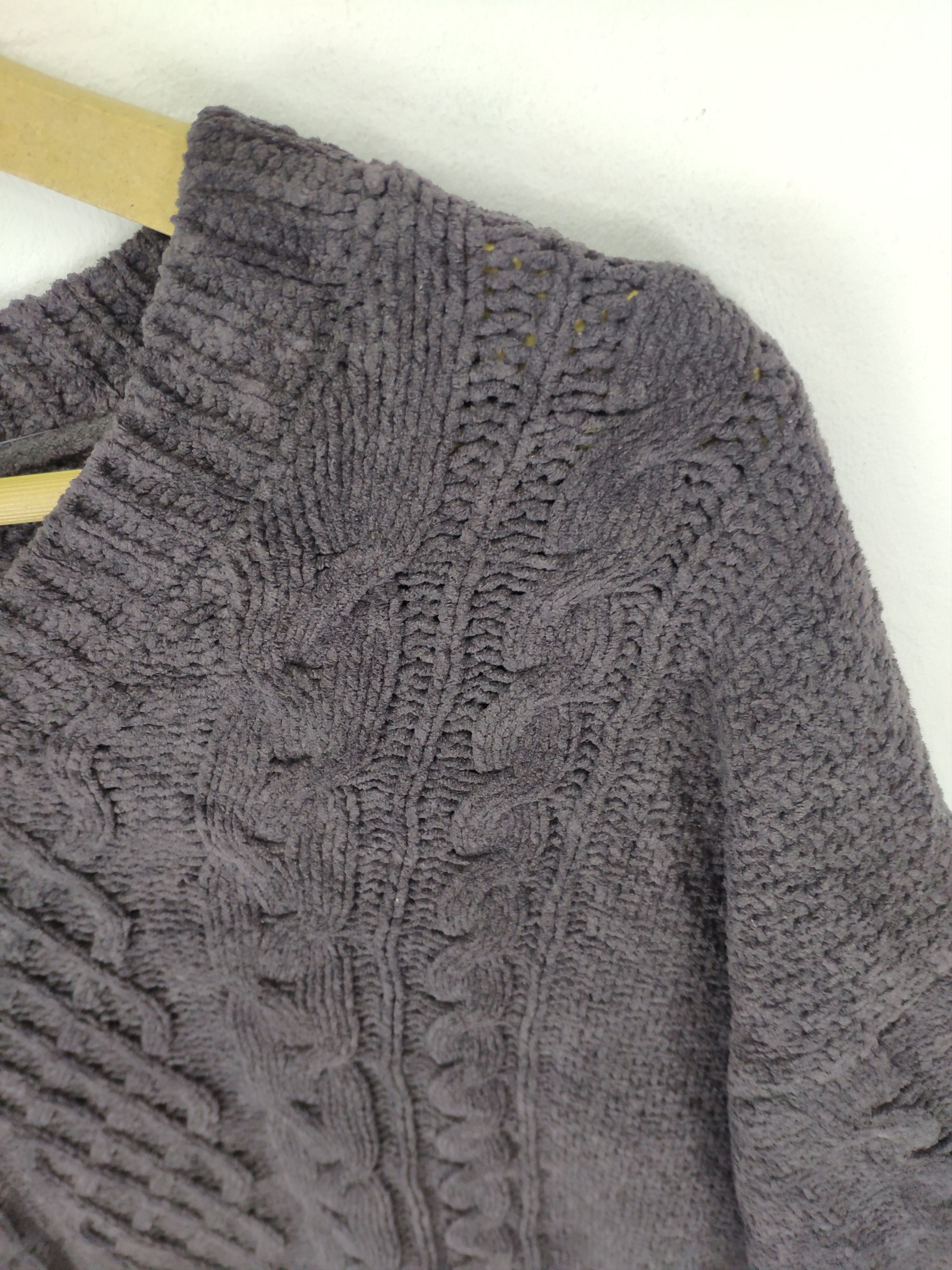 Aran Isles Knitwear × Japanese Brand × Vintage Vintage Wool Sweater Cable Knit V Neck Size L / US 10 / IT 46 - 9 Thumbnail