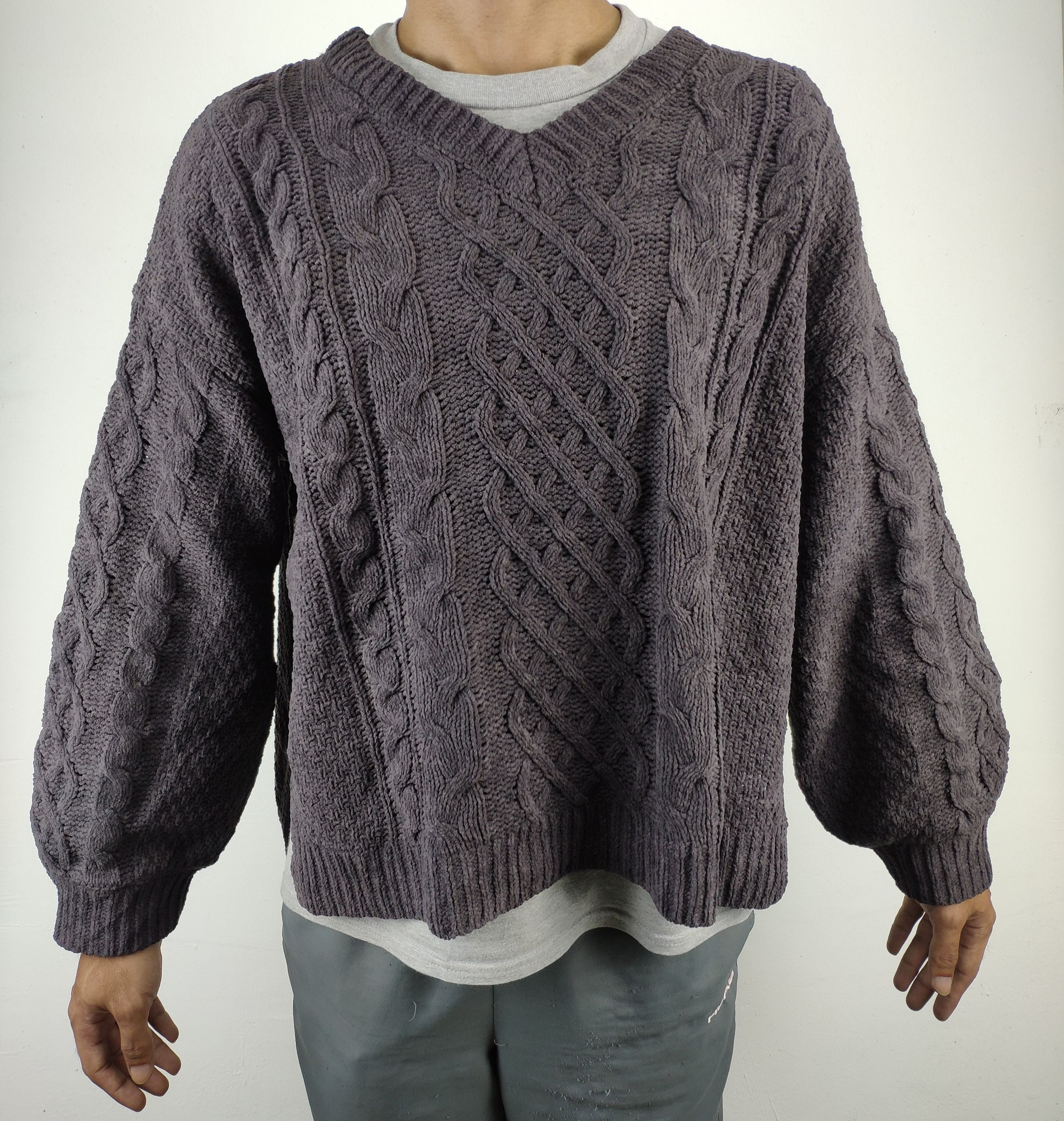 Aran Isles Knitwear × Japanese Brand × Vintage Vintage Wool Sweater Cable Knit V Neck Size L / US 10 / IT 46 - 13 Thumbnail