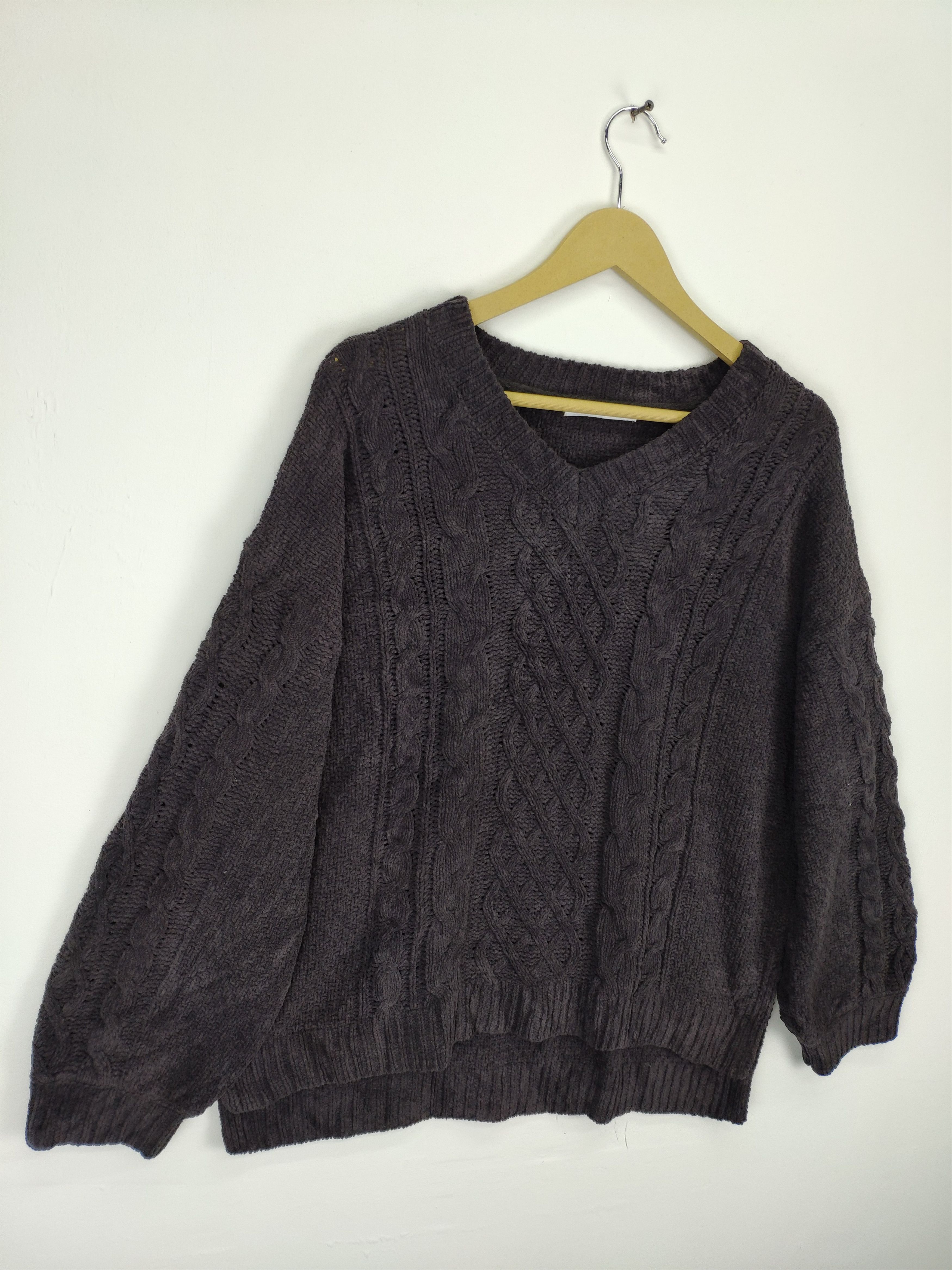 Aran Isles Knitwear × Japanese Brand × Vintage Vintage Wool Sweater Cable Knit V Neck Size L / US 10 / IT 46 - 3 Thumbnail