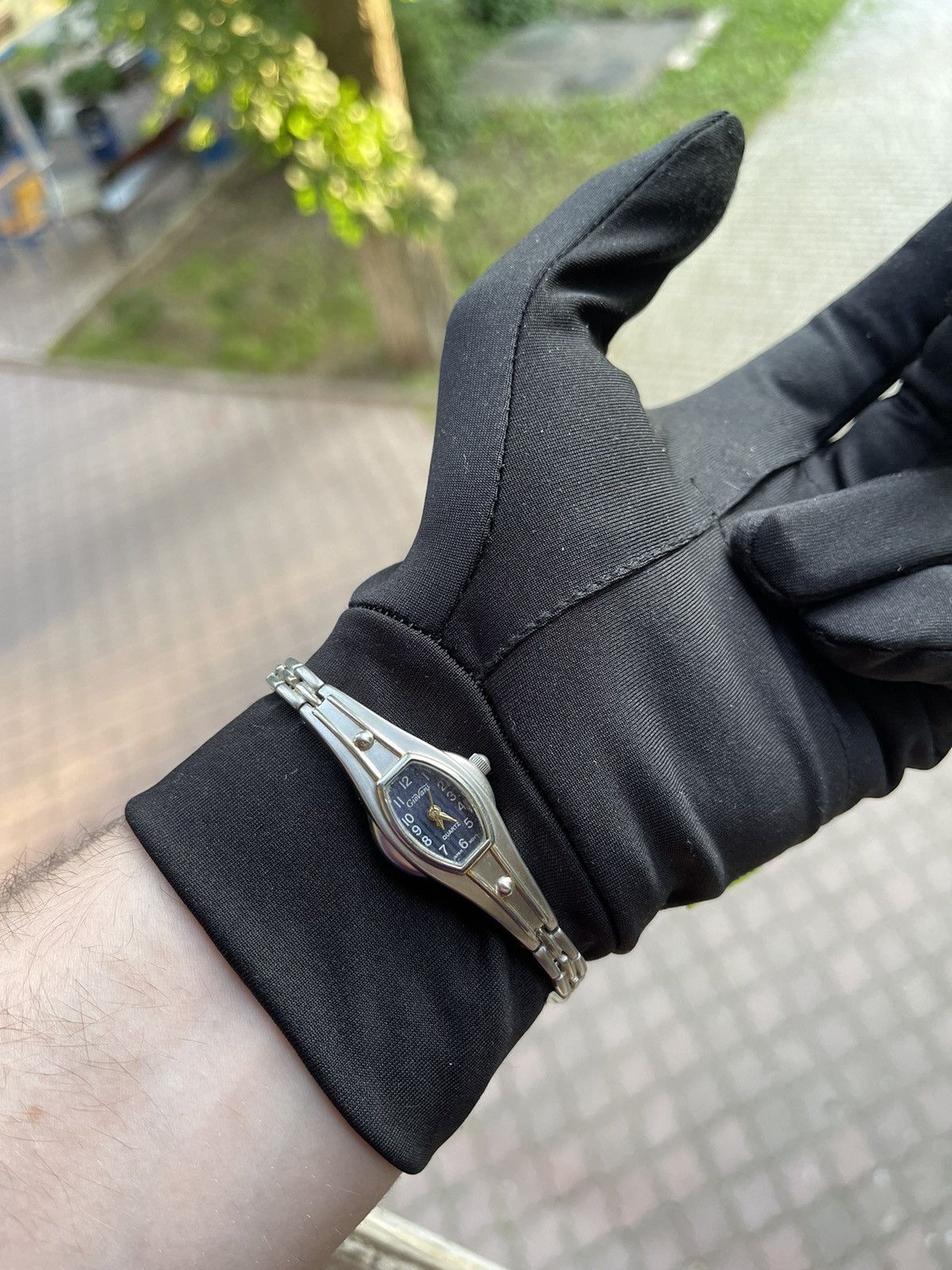 Japanese Brand × Vintage Vintage Quartz futuristic bracelet retro avantgarde watch Size ONE SIZE - 2 Thumbnail
