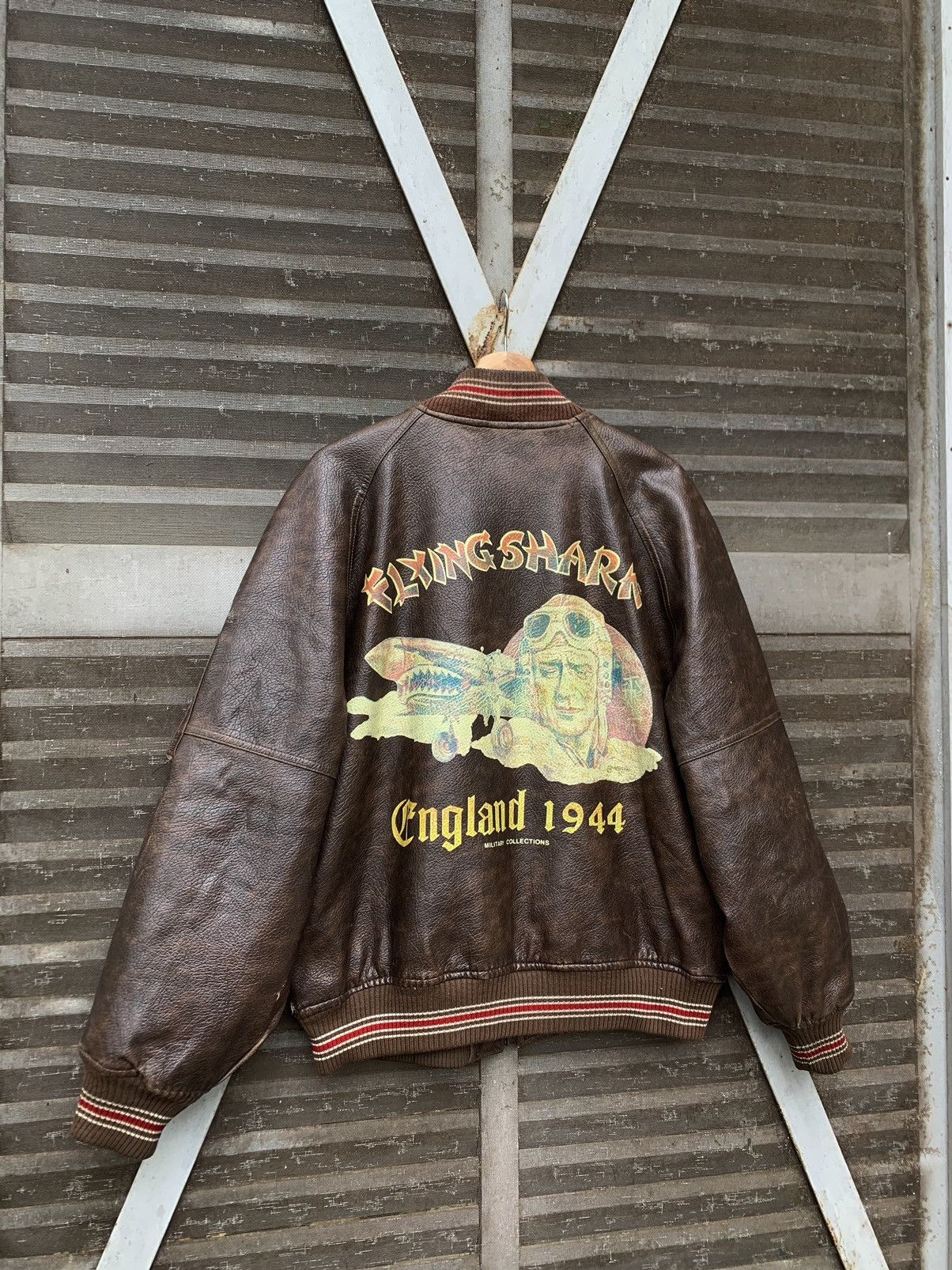 Vintage 🪖VINTAGE FLYING SHARK MILITARY BROWN LEATHER BOMBER JACKET Size US L / EU 52-54 / 3 - 9 Thumbnail