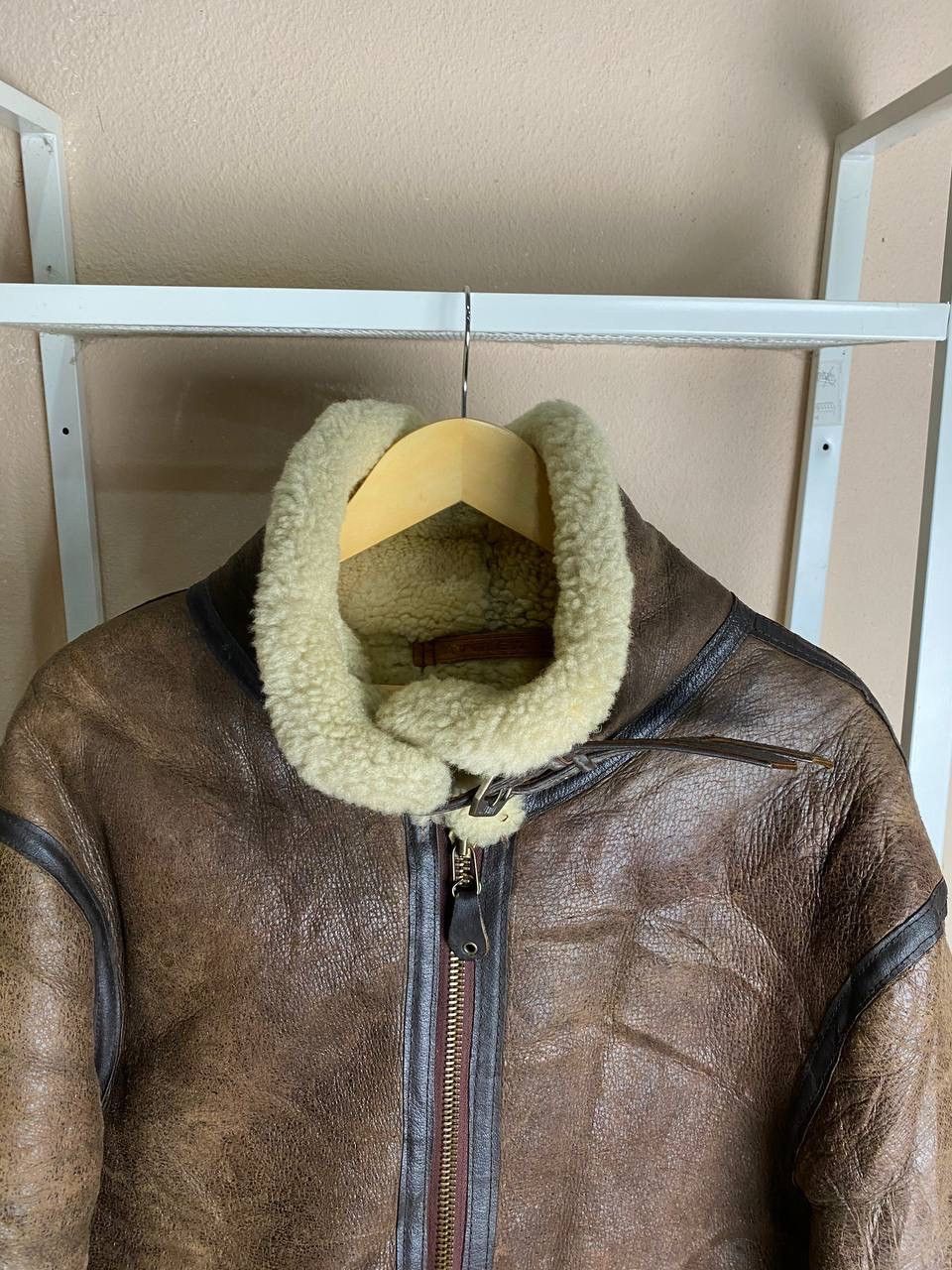 Vintage Vintage Avirex 80s B3 Leather Sheepskin Bomber Flight