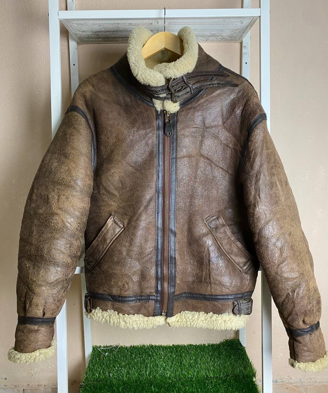 Vintage Vintage Avirex 80s B3 Leather Sheepskin Bomber Flight