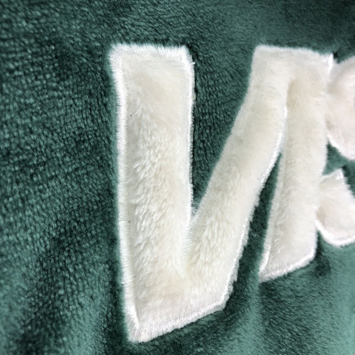 Vision Streetwear Vision Streetwear Big Logo Velvet Sweater Zipper Hoodie Size US XXL / EU 58 / 5 - 10 Thumbnail