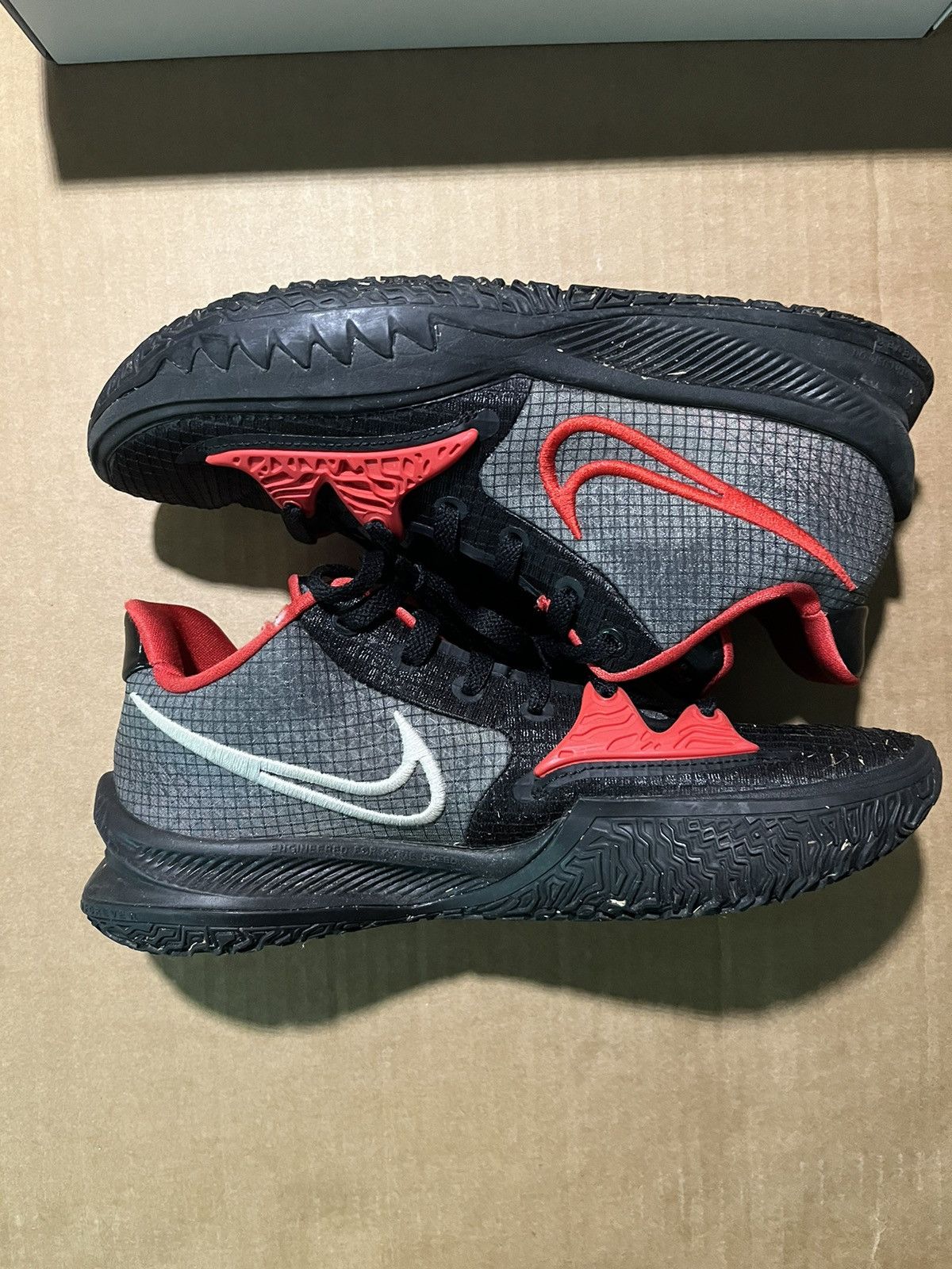 Nike Nike Kyrie Low 4 Size 9 Size US 9 / EU 42 - 2 Thumbnail