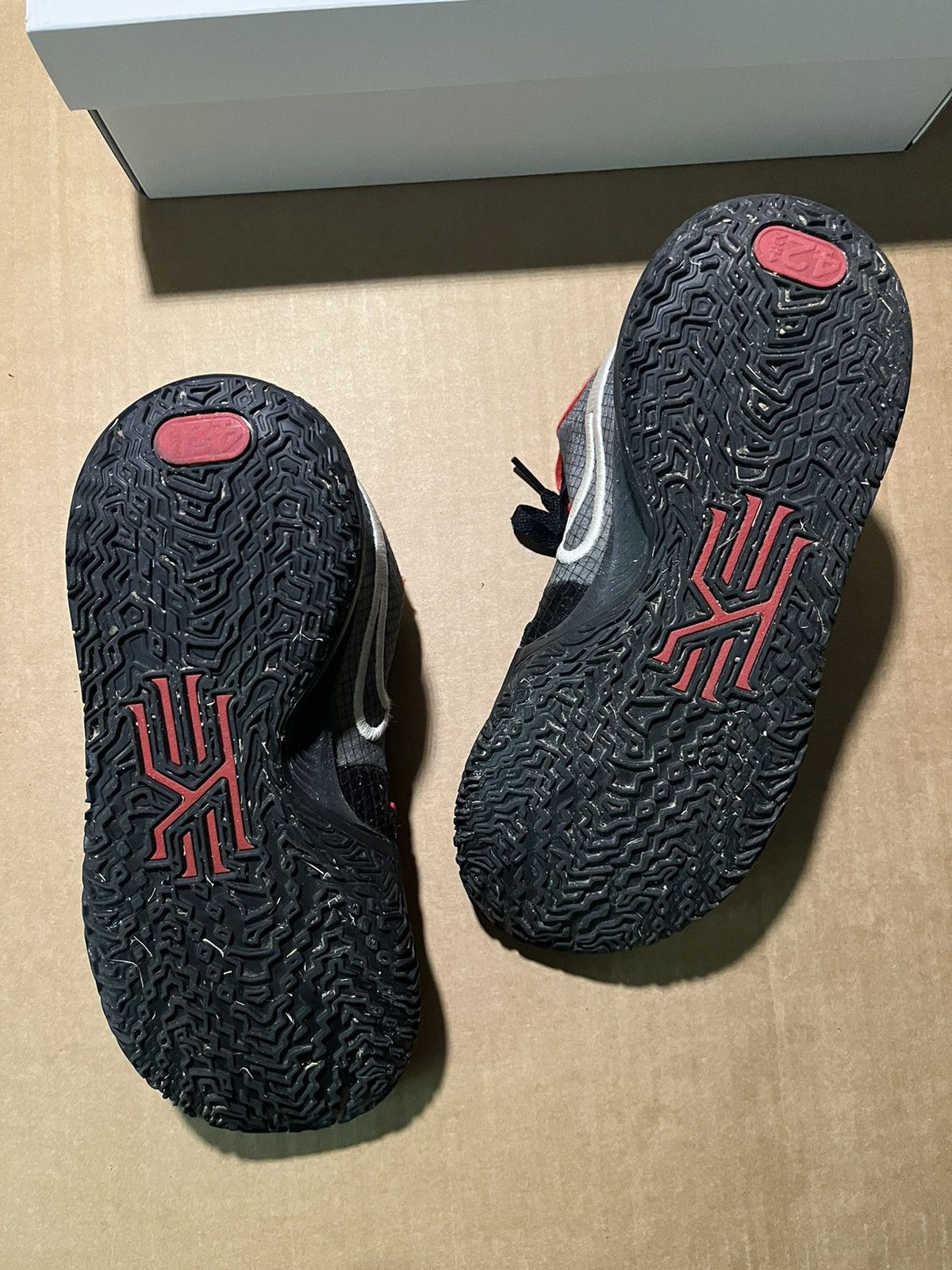 Nike Nike Kyrie Low 4 Size 9 Size US 9 / EU 42 - 5 Thumbnail