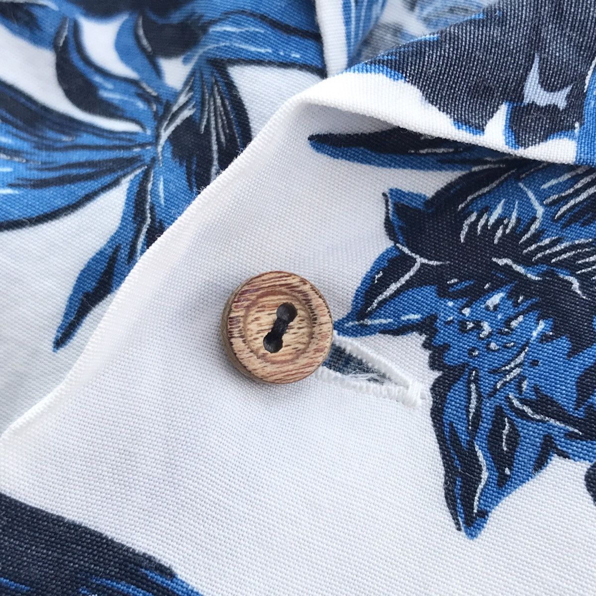 Takeo Kikuchi 2000's Takeo Kikuchi Hawaii Flowers Surf Collar Shirt Size US M / EU 48-50 / 2 - 6 Thumbnail