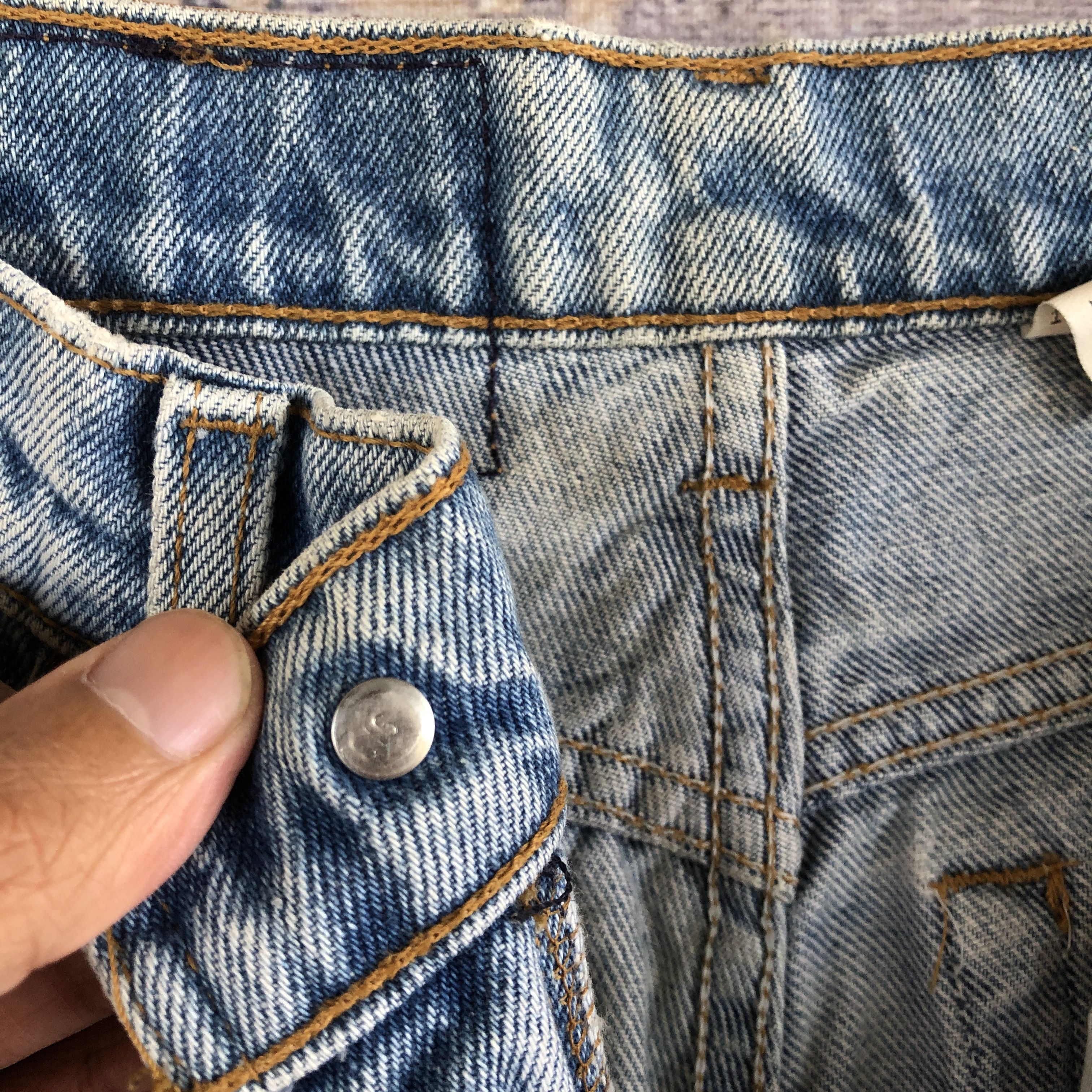 Levi's × Vintage Vintage Levi's Sun Faded Jeans Levis Dirty Light Wash Denim Size 24" / US 00 / IT 34 - 7 Thumbnail
