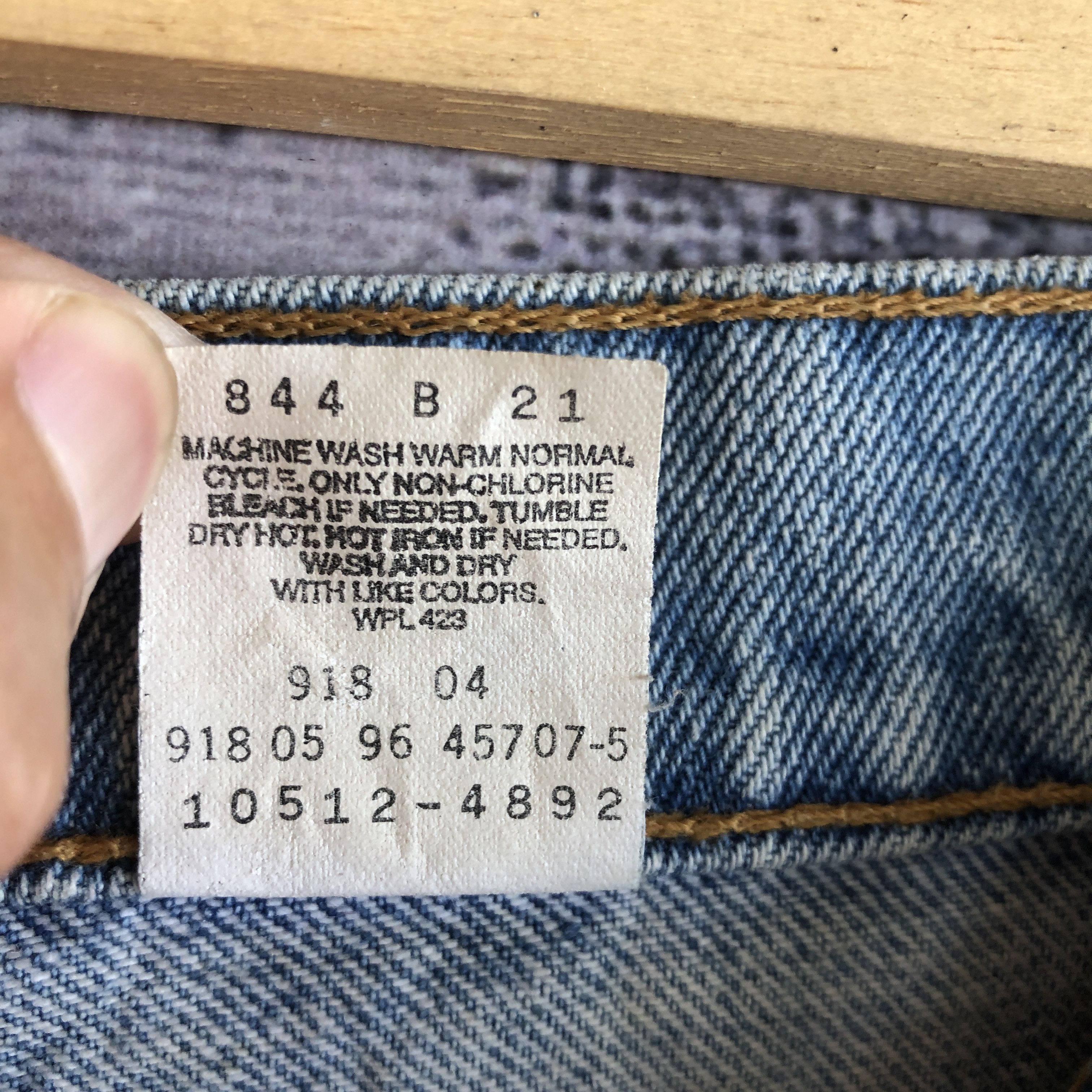 Levi's × Vintage Vintage Levi's Sun Faded Jeans Levis Dirty Light Wash Denim Size 24" / US 00 / IT 34 - 10 Thumbnail
