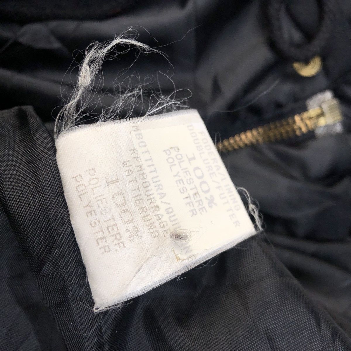 Vintage Vintage Italian Designer Cropped Puffer Jacket Size US M / EU 48-50 / 2 - 6 Thumbnail