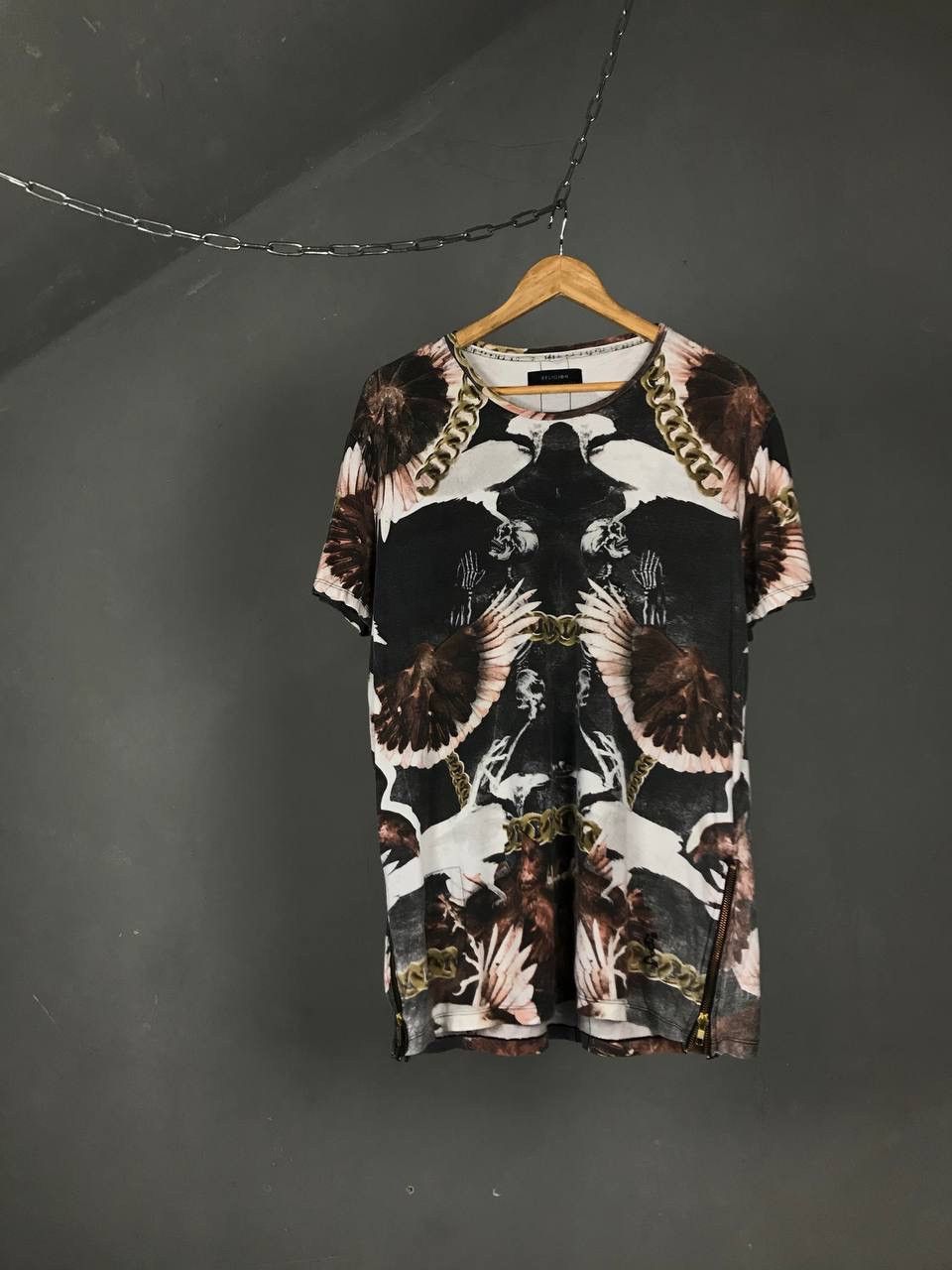 Other Religion luxury skulls skeleton overprinted tee Size US L / EU 52-54 / 3 - 1 Thumbnail