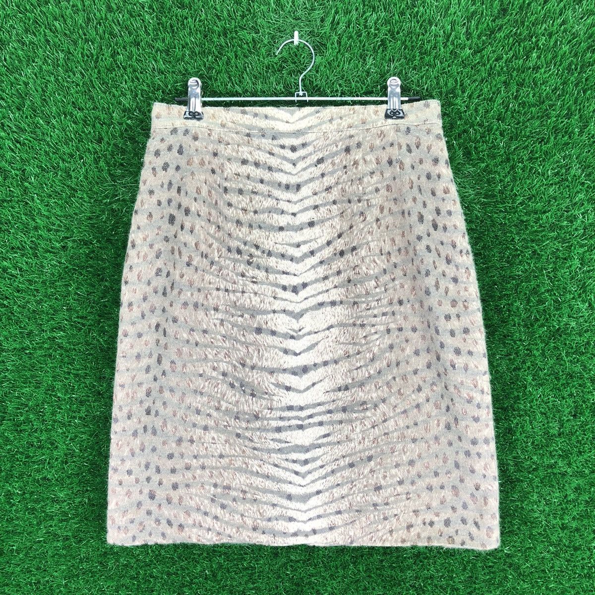 Japanese Brand Vintage 90's Midi Skirt Faux Fur Leopard Tiger by Presto Size 25" / US 0 / IT 36 - 1 Thumbnail