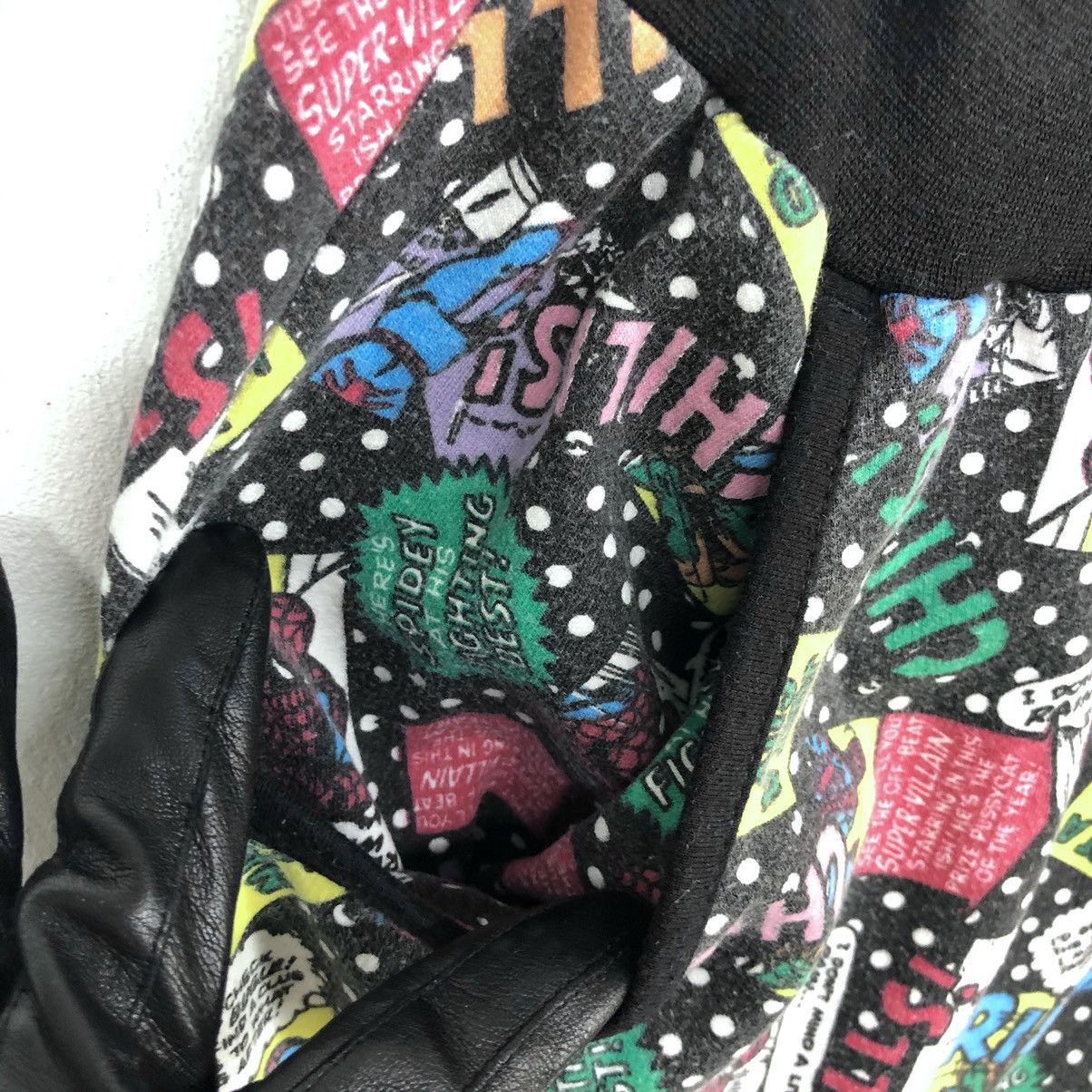 Japanese Brand × Marvel Comics Marvel Comics Spiderman Sweatpants Size 27 Fit To 32 Size US 27 - 9 Thumbnail