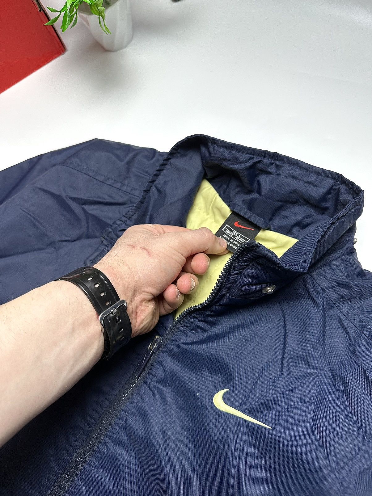 Vintage Vintage 90s Nike International Swoosh Jacket Size US L / EU 52-54 / 3 - 4 Thumbnail
