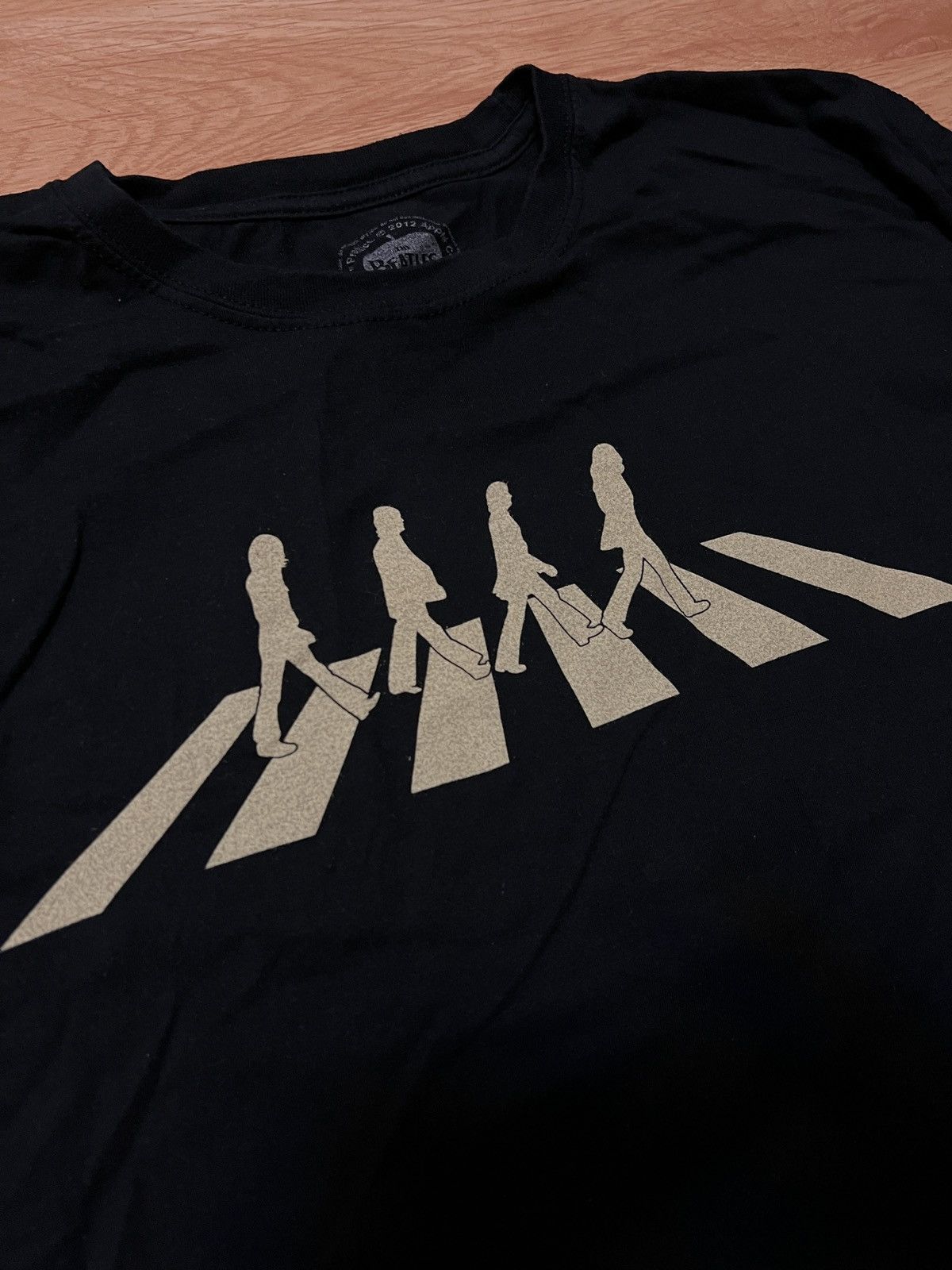 Band Tees © 2012 The Beatles Apple Tee Torn 🔥 Size US XL / EU 56 / 4 - 7 Thumbnail