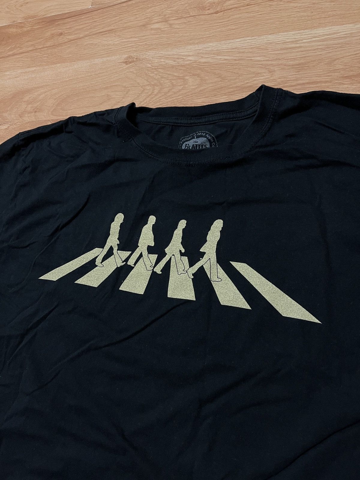 Band Tees © 2012 The Beatles Apple Tee Torn 🔥 Size US XL / EU 56 / 4 - 5 Thumbnail