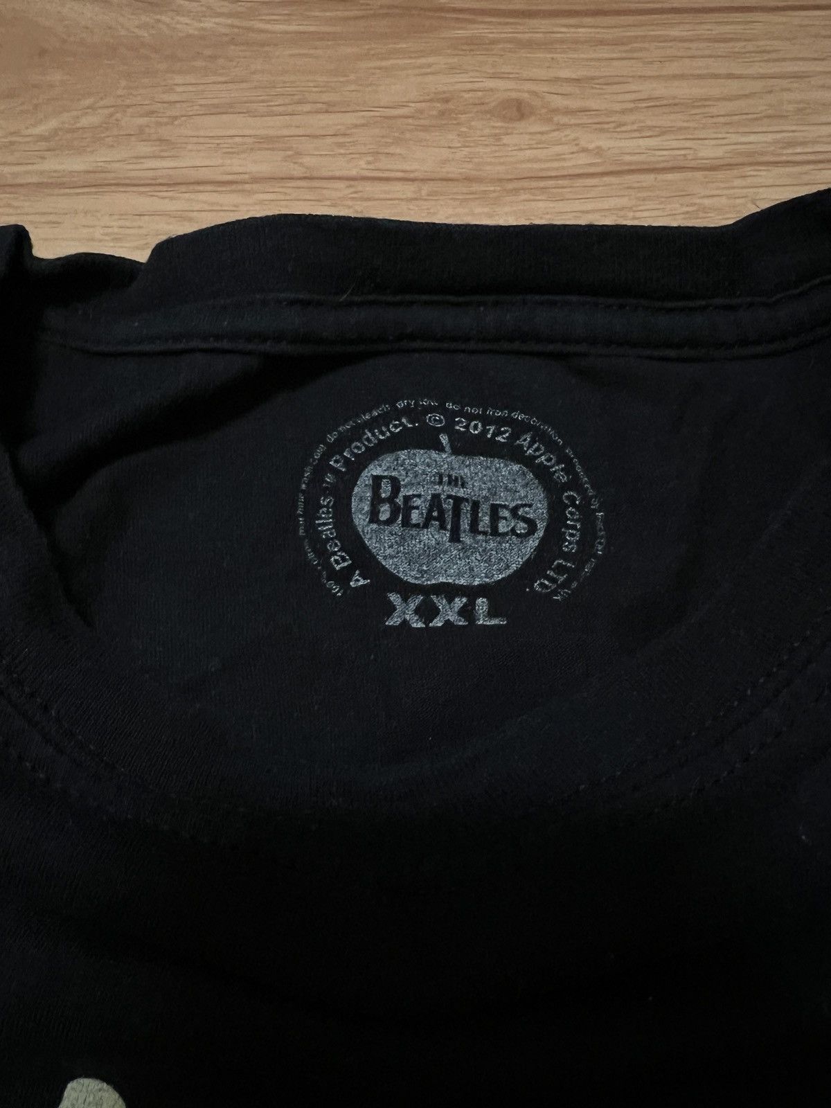 Band Tees © 2012 The Beatles Apple Tee Torn 🔥 Size US XL / EU 56 / 4 - 6 Thumbnail