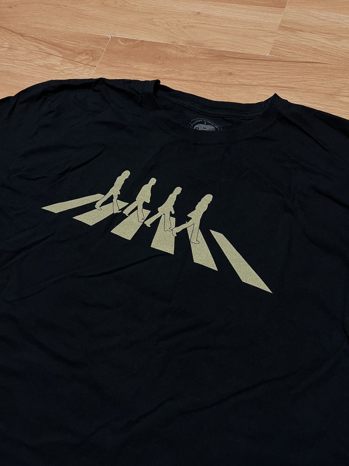Band Tees © 2012 The Beatles Apple Tee Torn 🔥 Size US XL / EU 56 / 4 - 3 Thumbnail