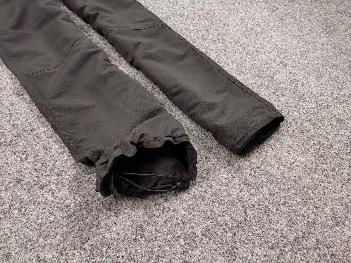 The North Face Vintage The North Face Nylon logo Gray Track Hiking Pants Size US 34 / EU 50 - 8 Thumbnail
