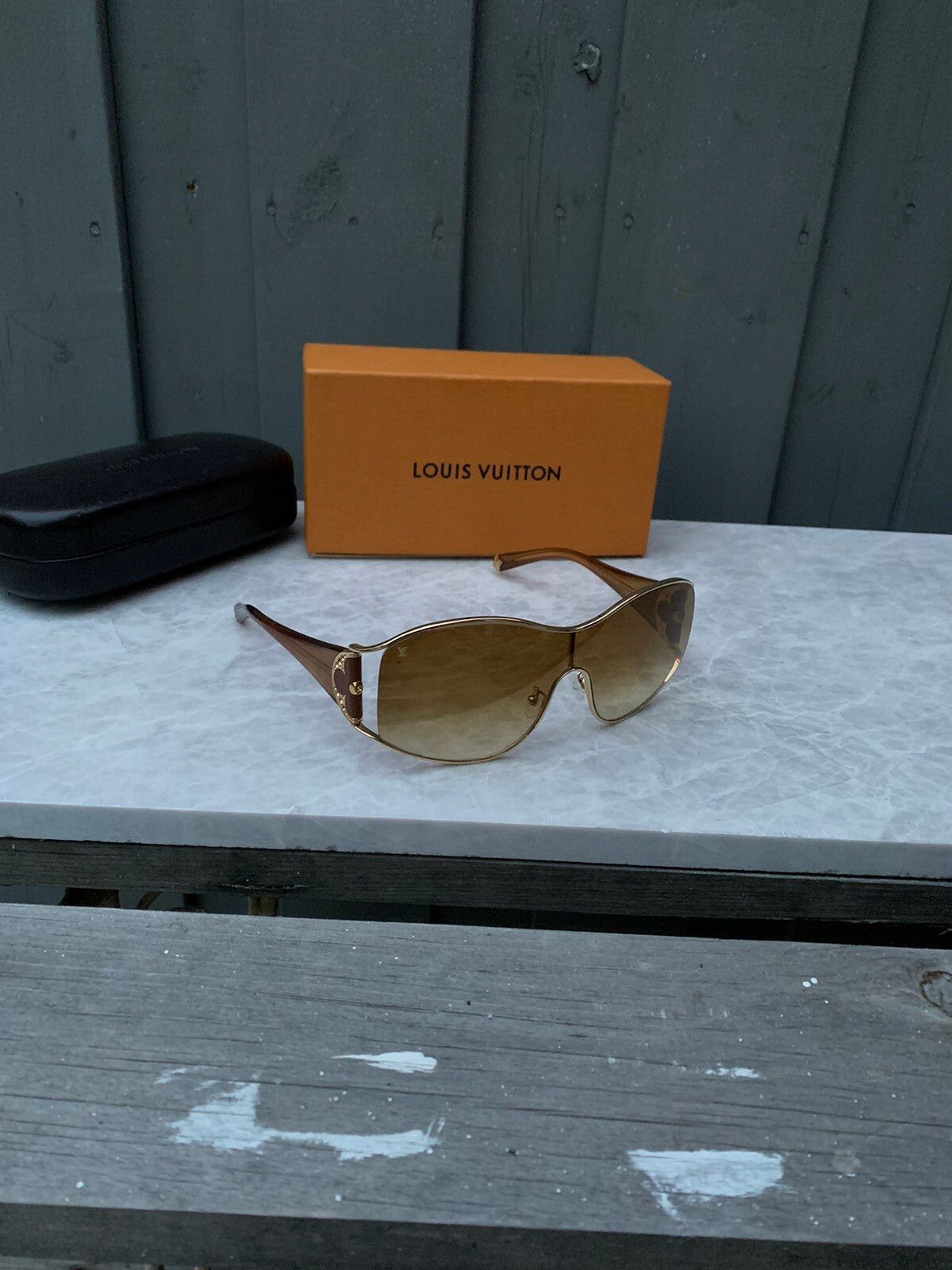 Louis Vuitton Jasmine Shield Sunglasses Metal and Glitter Acetate Gold  584831