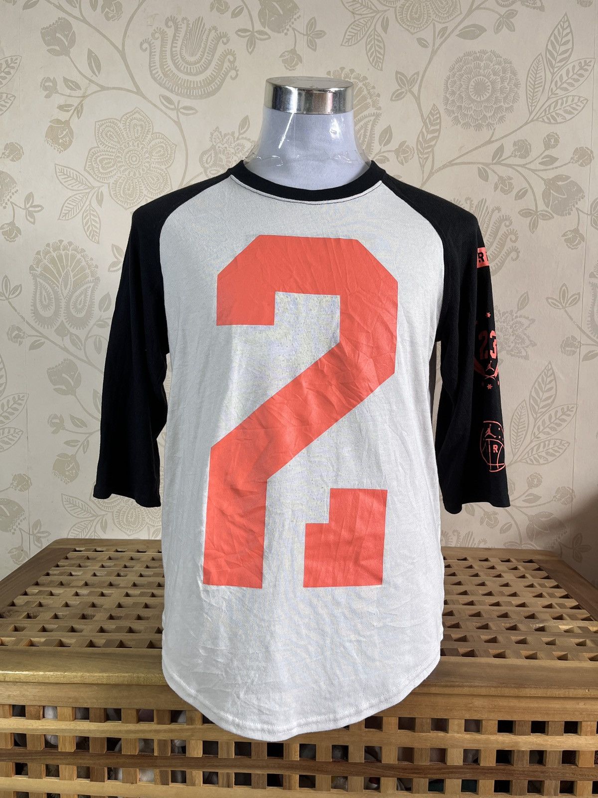 Jordan Brand × Nike Vintage Y2K Nike Air Jordan 23 Raglan TShirt 1985 Big Print Size US L / EU 52-54 / 3 - 1 Thumbnail