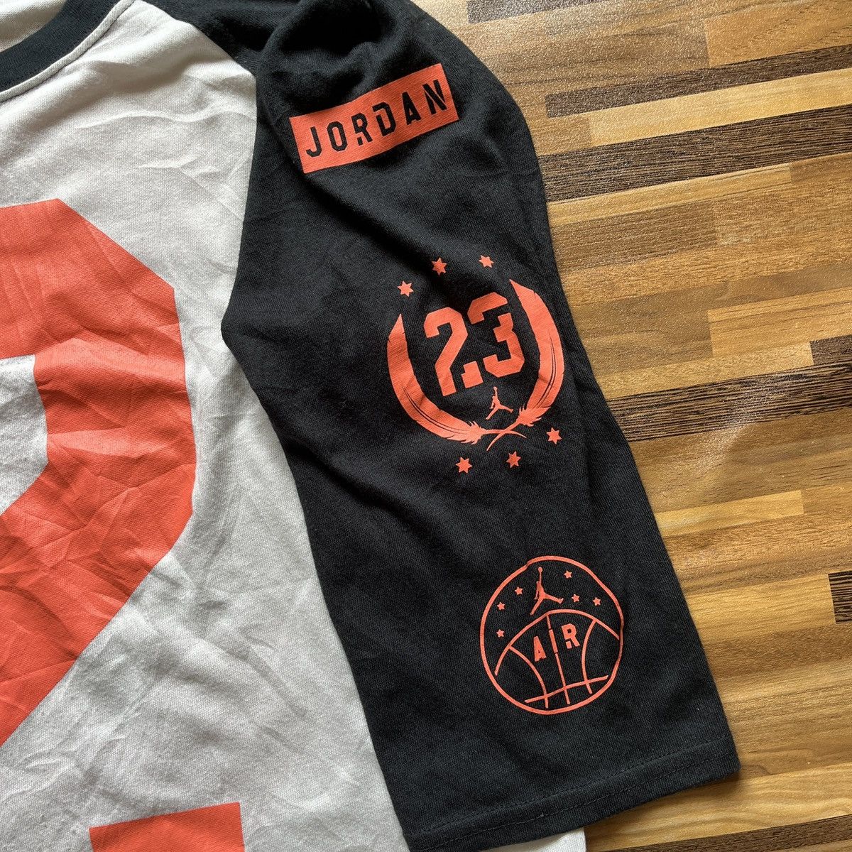 Jordan Brand × Nike Vintage Y2K Nike Air Jordan 23 Raglan TShirt 1985 Big Print Size US L / EU 52-54 / 3 - 7 Thumbnail