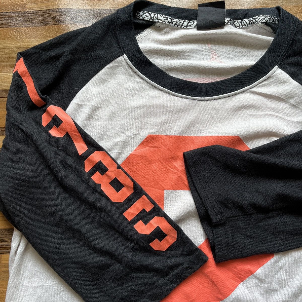 Jordan Brand × Nike Vintage Y2K Nike Air Jordan 23 Raglan TShirt 1985 Big Print Size US L / EU 52-54 / 3 - 8 Thumbnail