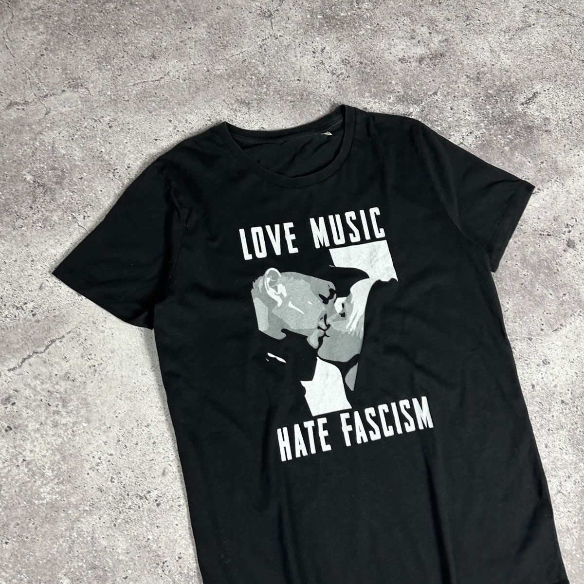 Band Tees Vintage 00s Love Music Hate Fascism Antifa Kiss tee y2k rock Size US M / EU 48-50 / 2 - 3 Thumbnail
