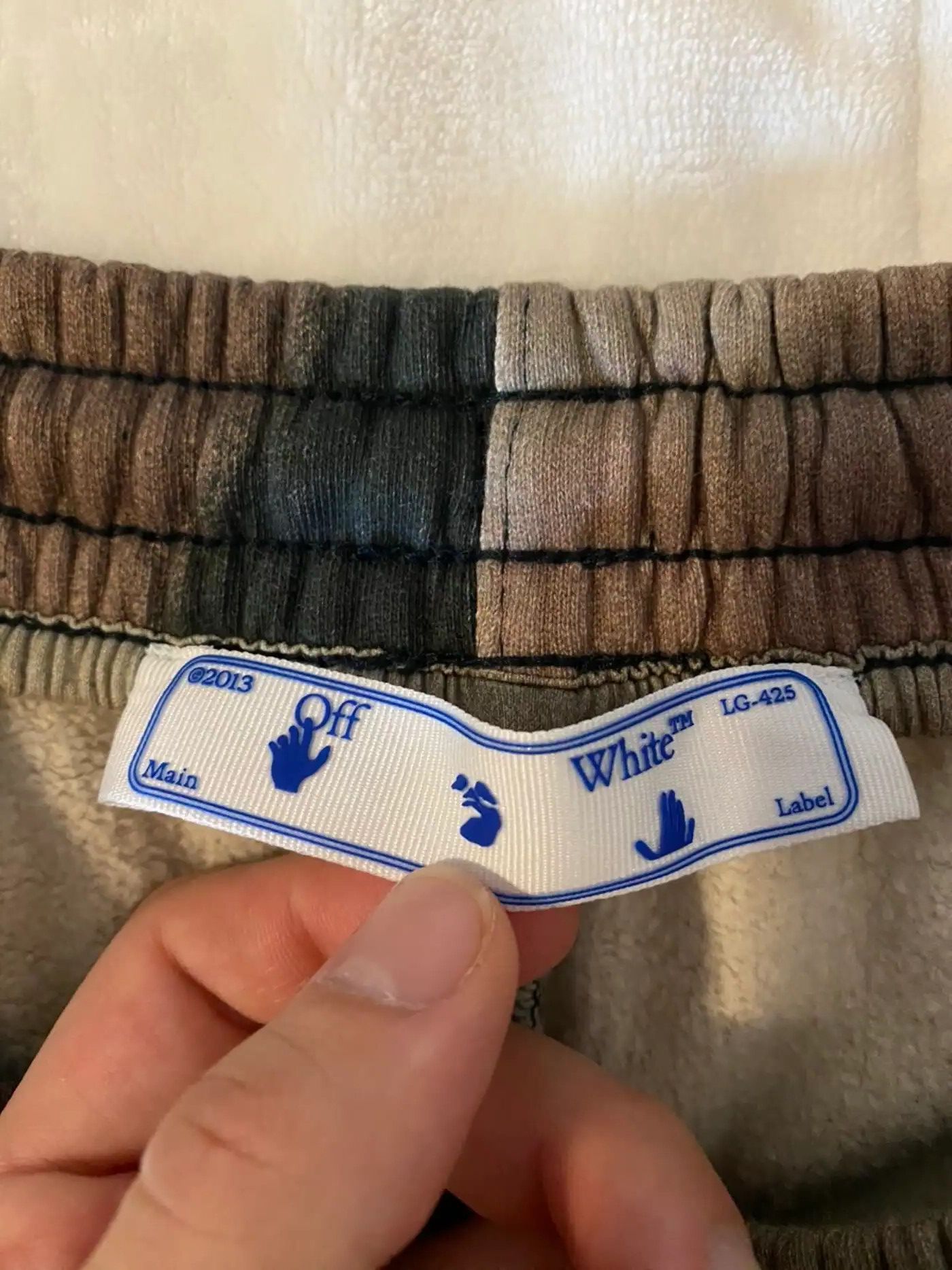 Off-White Off-White Camo Stencil Sweat Shorts Size US 30 / EU 46 - 6 Thumbnail
