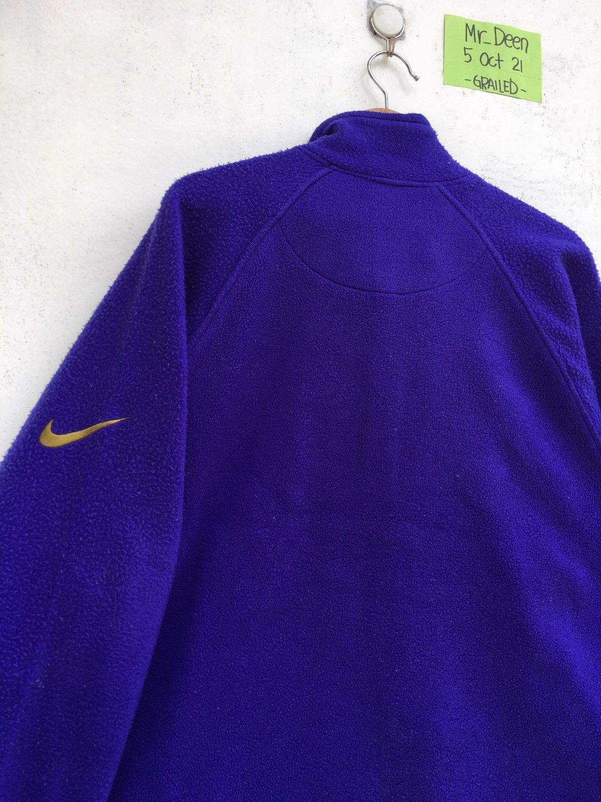 Nike Vintage Nike Swoosh Logo Fleece Sweater Size US L / EU 52-54 / 3 - 13 Thumbnail