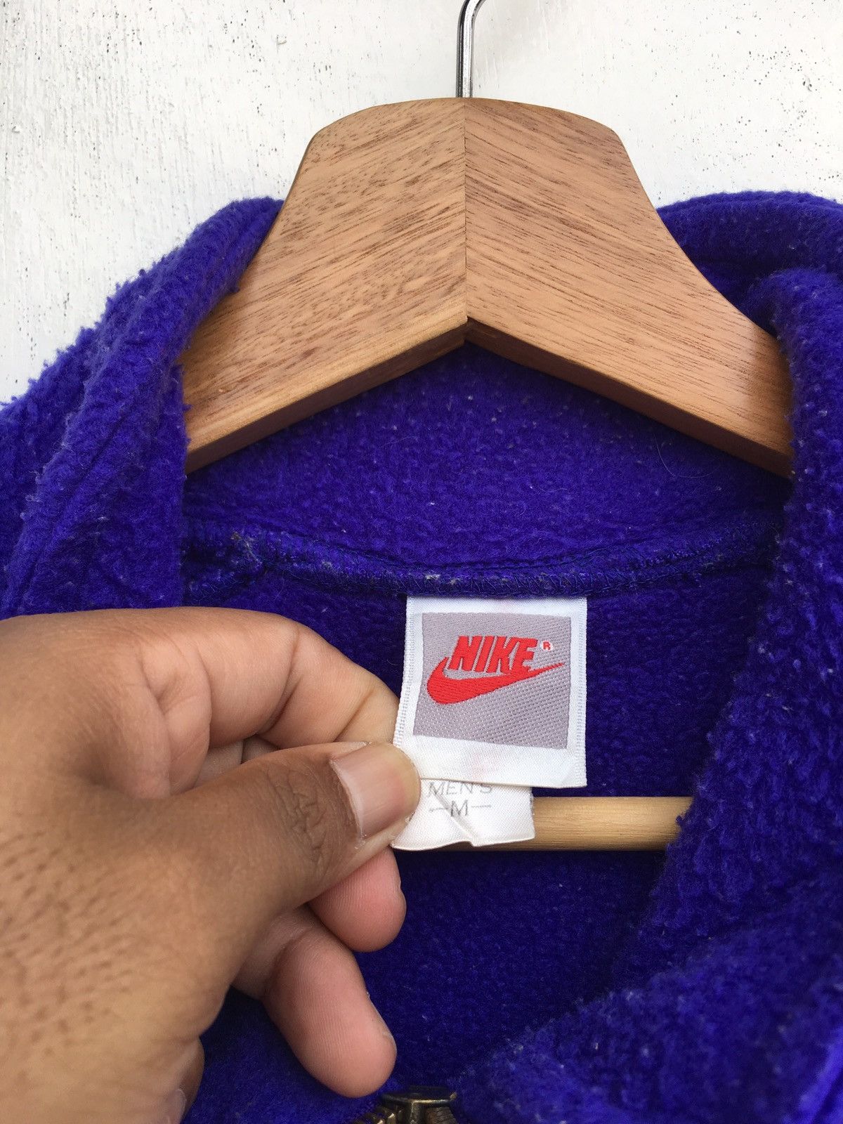 Nike Vintage Nike Swoosh Logo Fleece Sweater Size US L / EU 52-54 / 3 - 7 Thumbnail